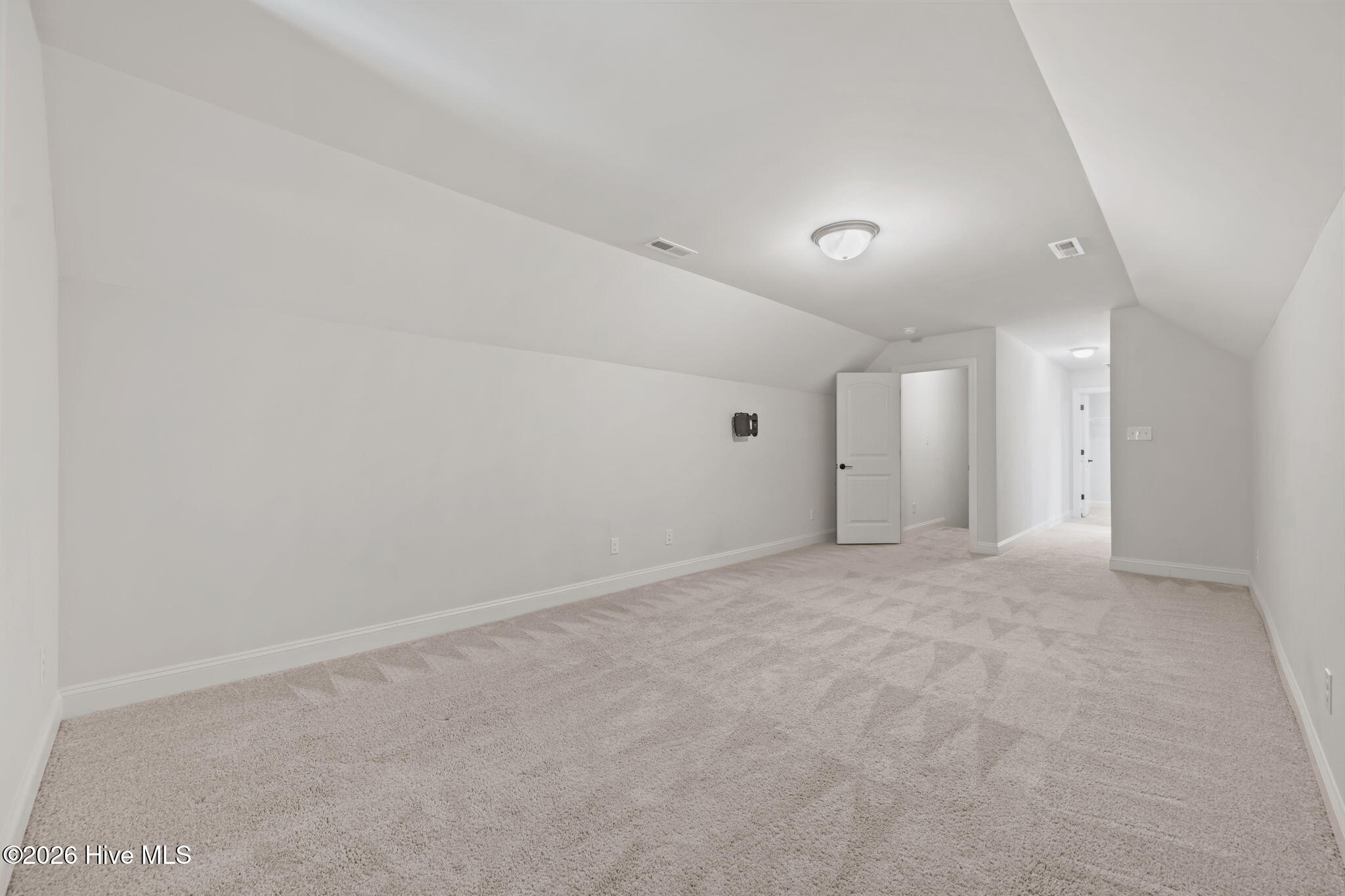 100561720 | Photo 42