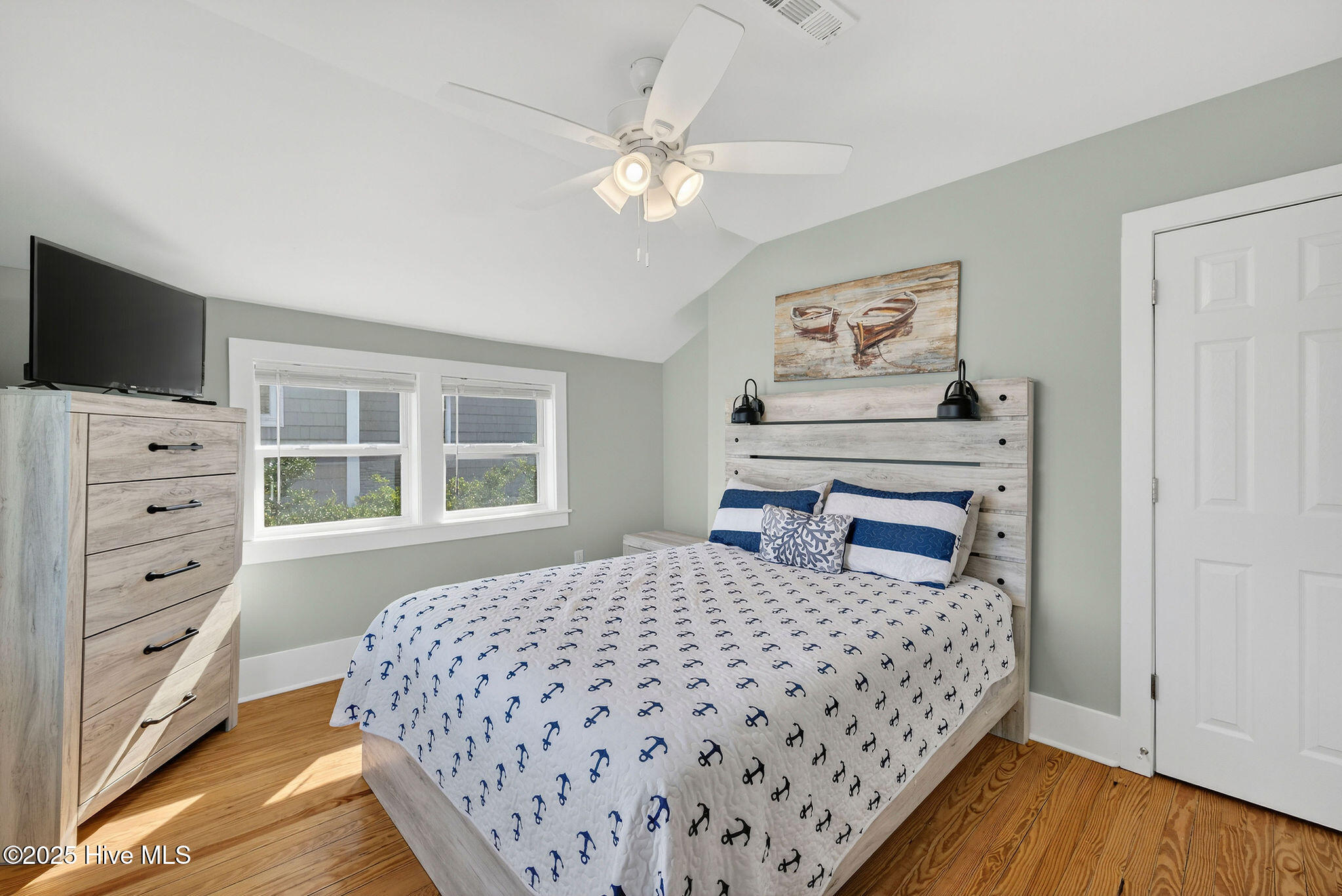 100543677 | Photo 32