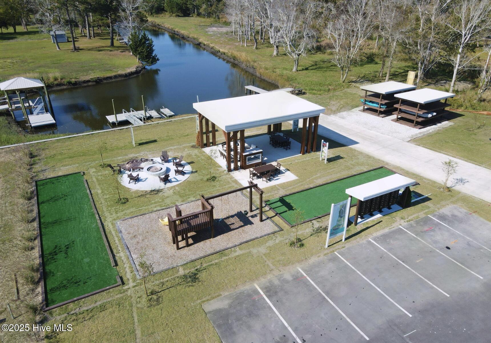 100521037 | Photo 11