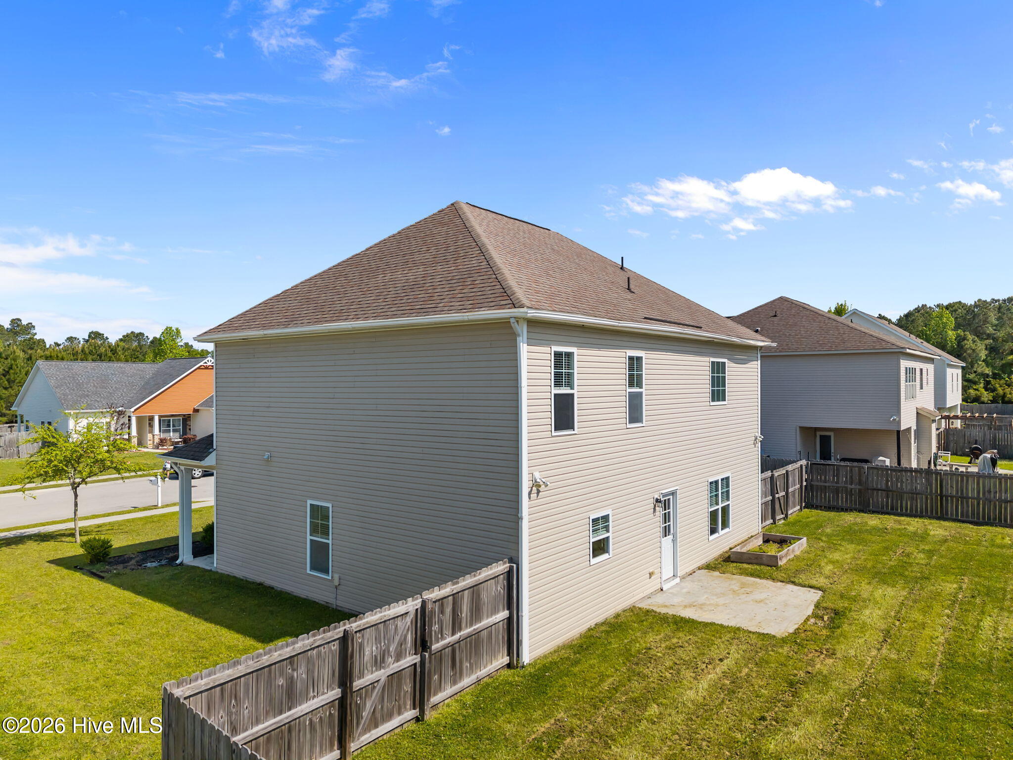 100568033 | Photo 35