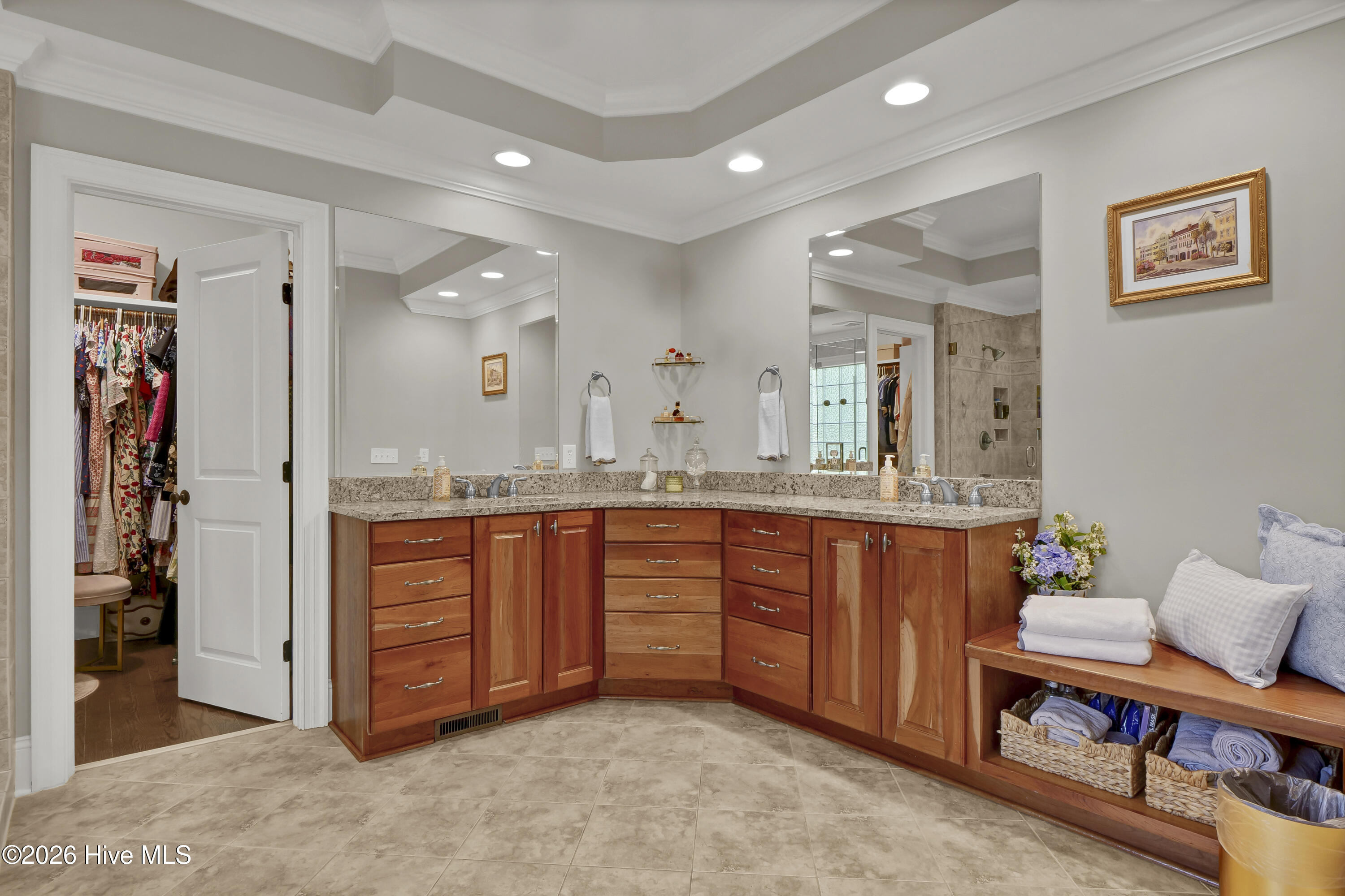 100563918 | Photo 25