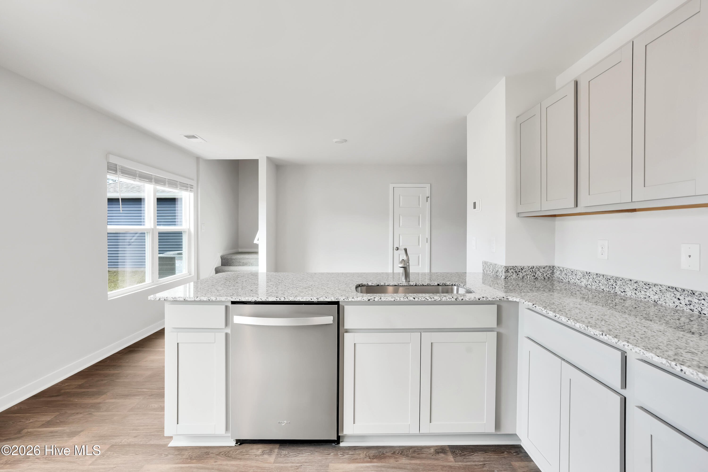 100533680 | Photo 18