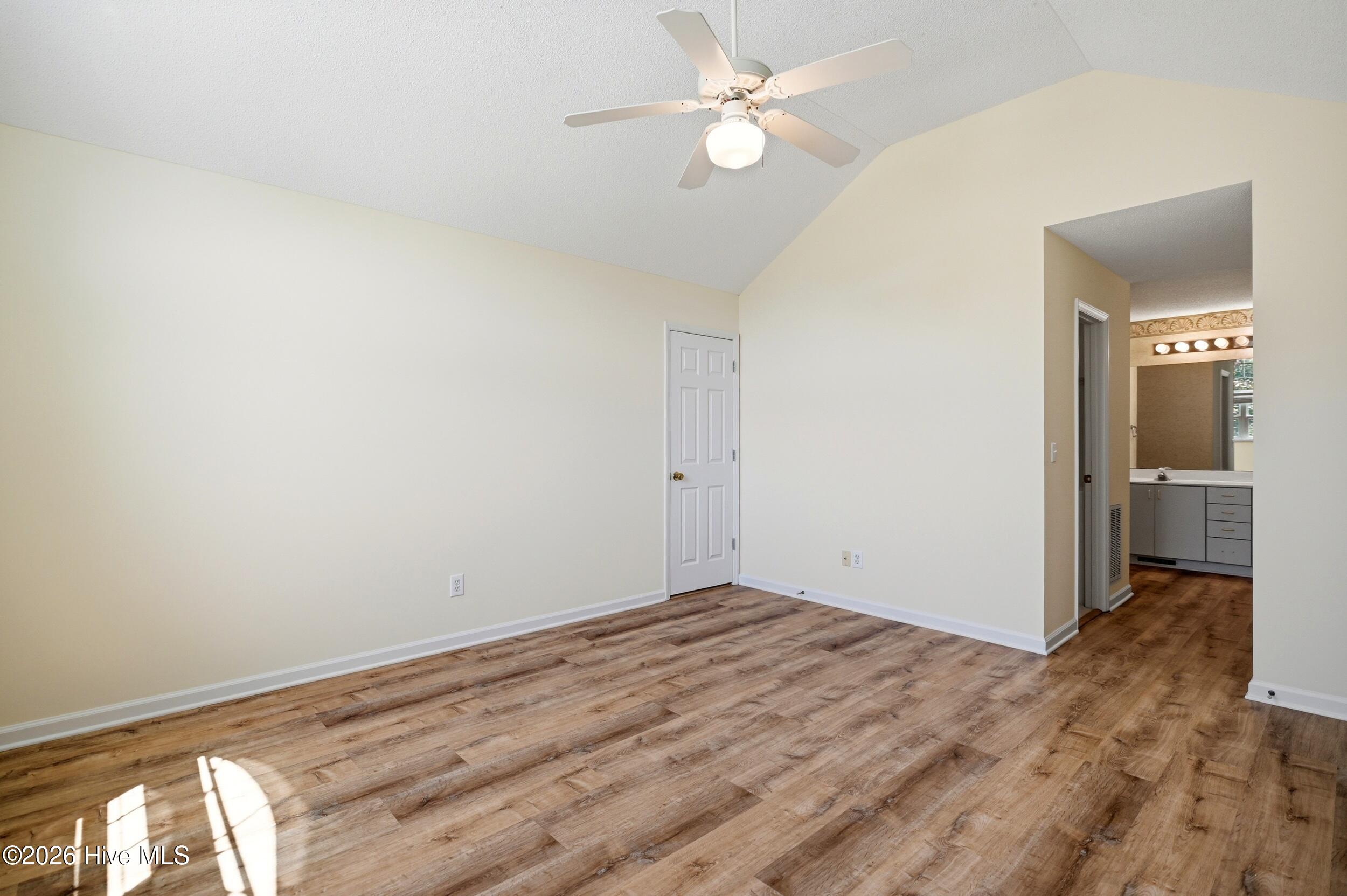 100566721 | Photo 21