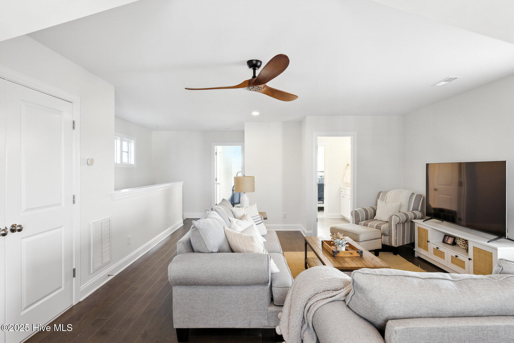 100547438 | Photo 21