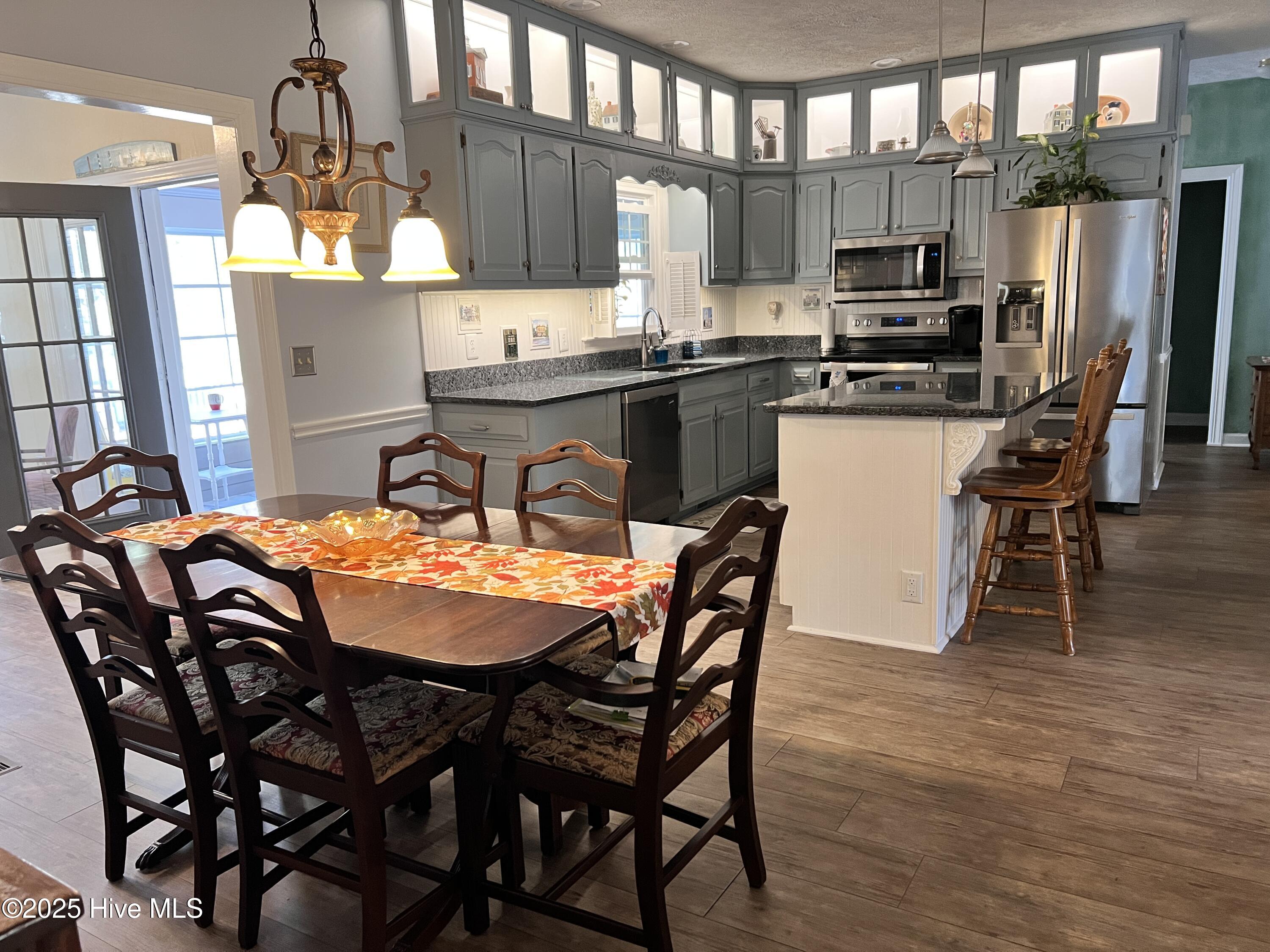 100542615 | Photo 15