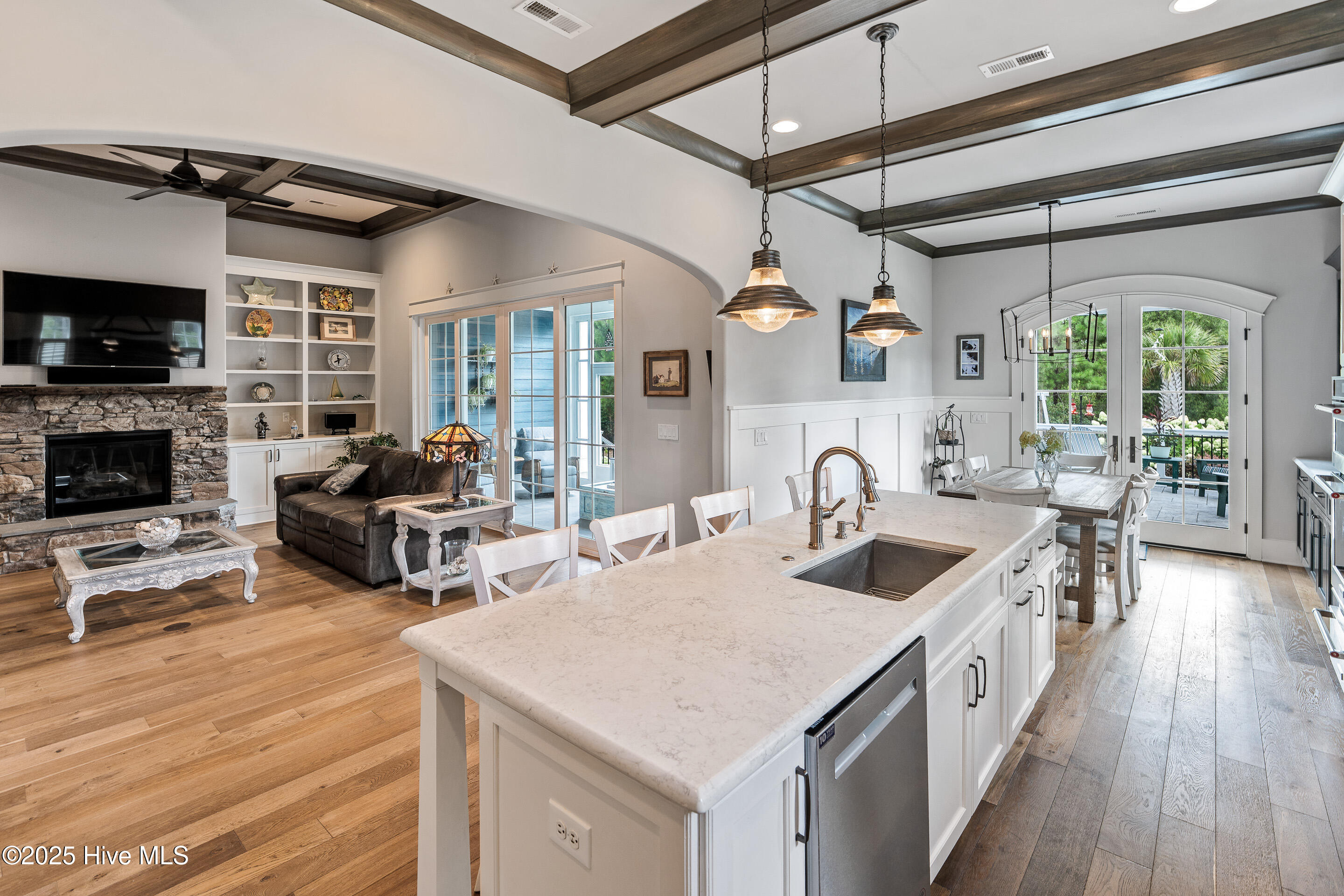 100522679 | Photo 15