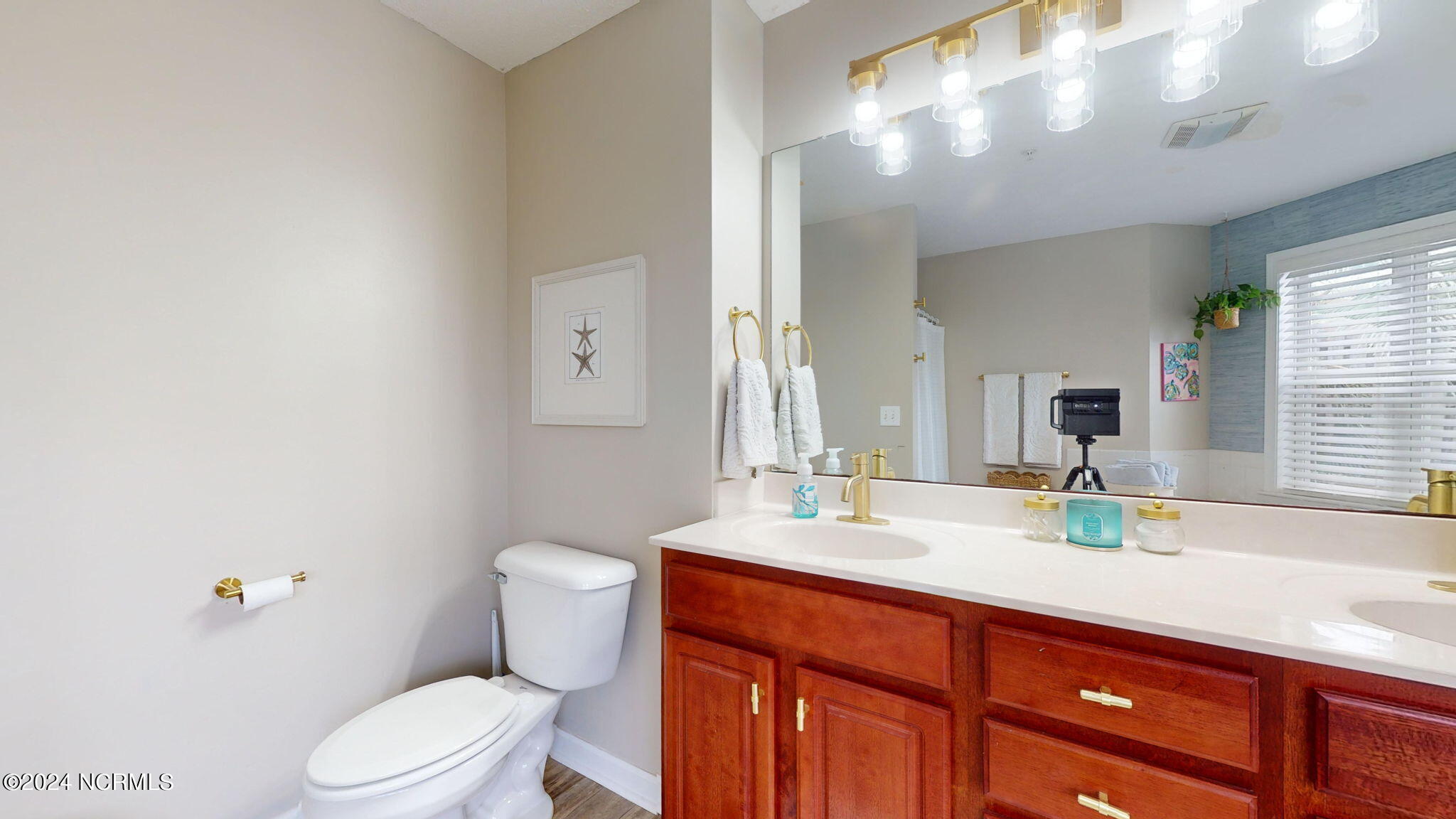 100537994 | Photo 24