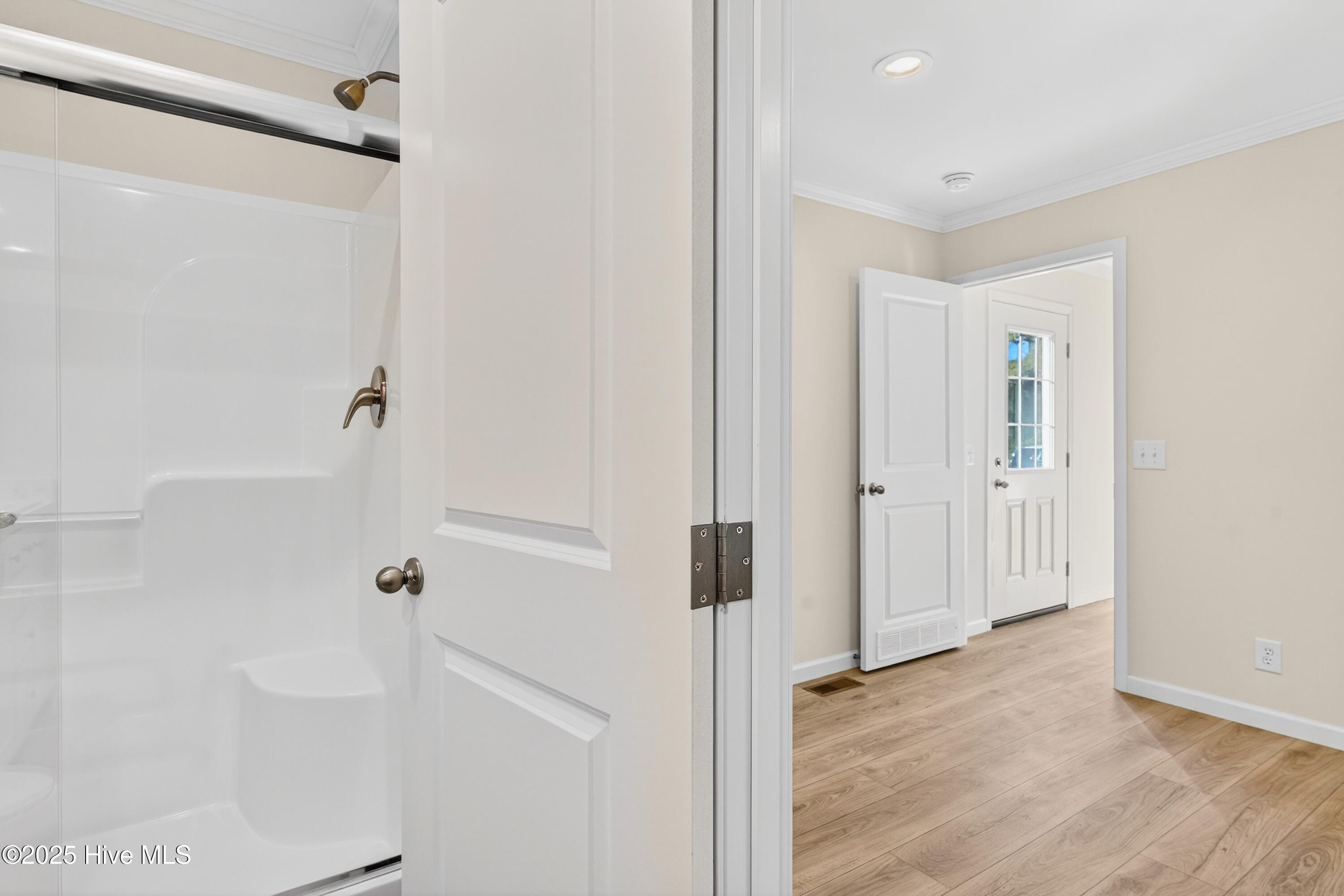 100542512 | Photo 36