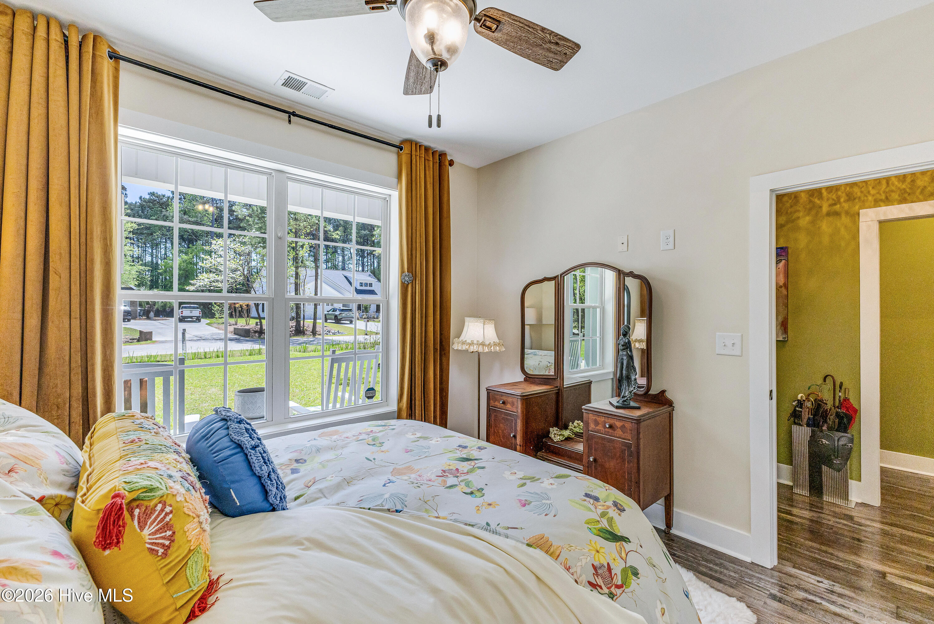 100563377 | Photo 21