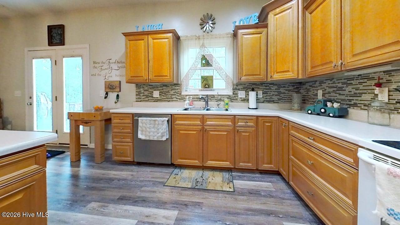 100559167 | Photo 25