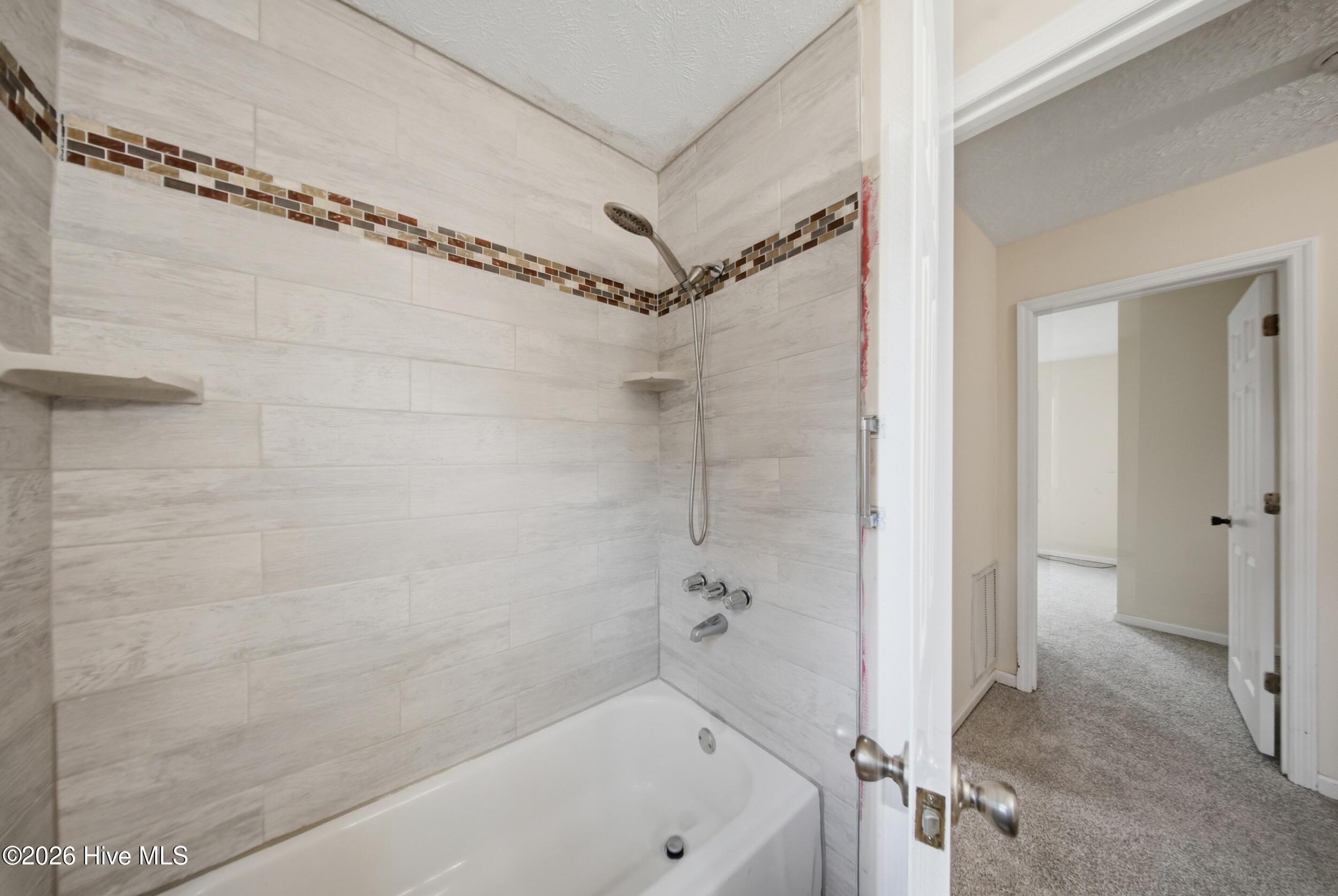 100559462 | Photo 36