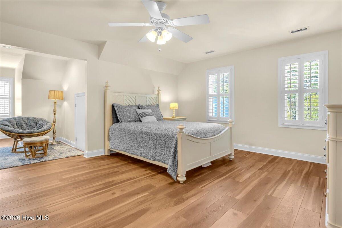 100567087 | Photo 61