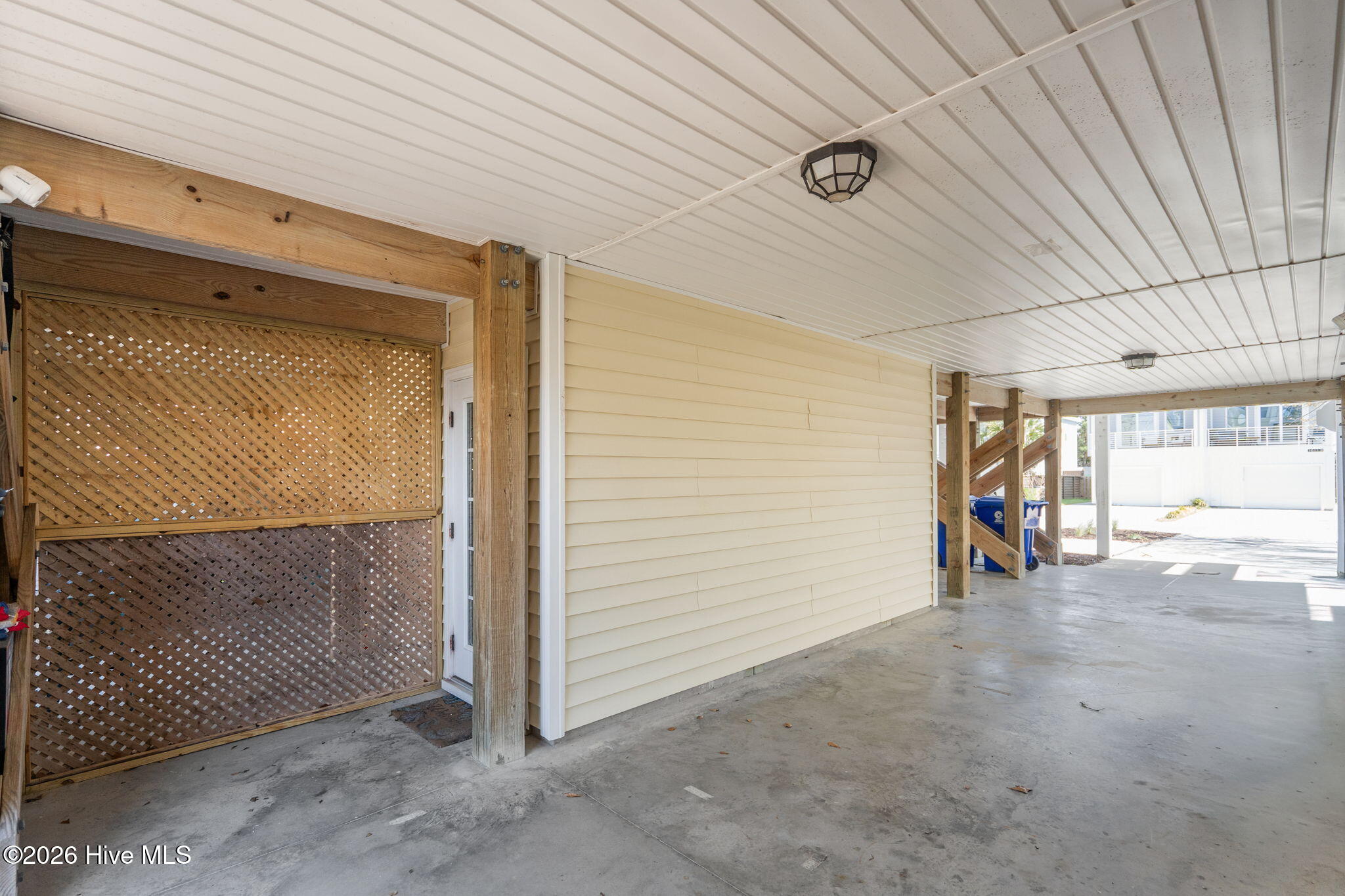 100560488 | Photo 40