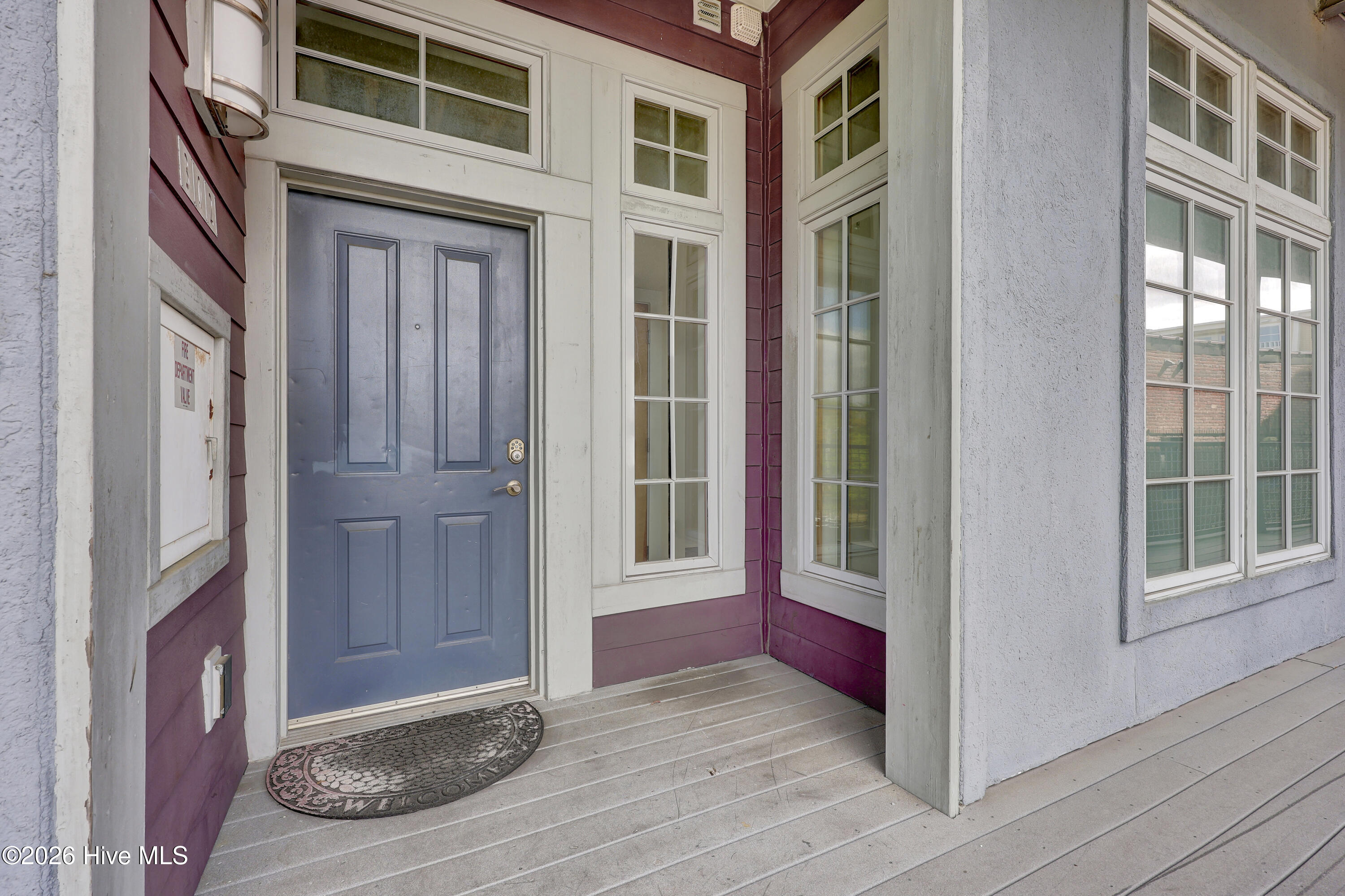 100566335 | Photo 30