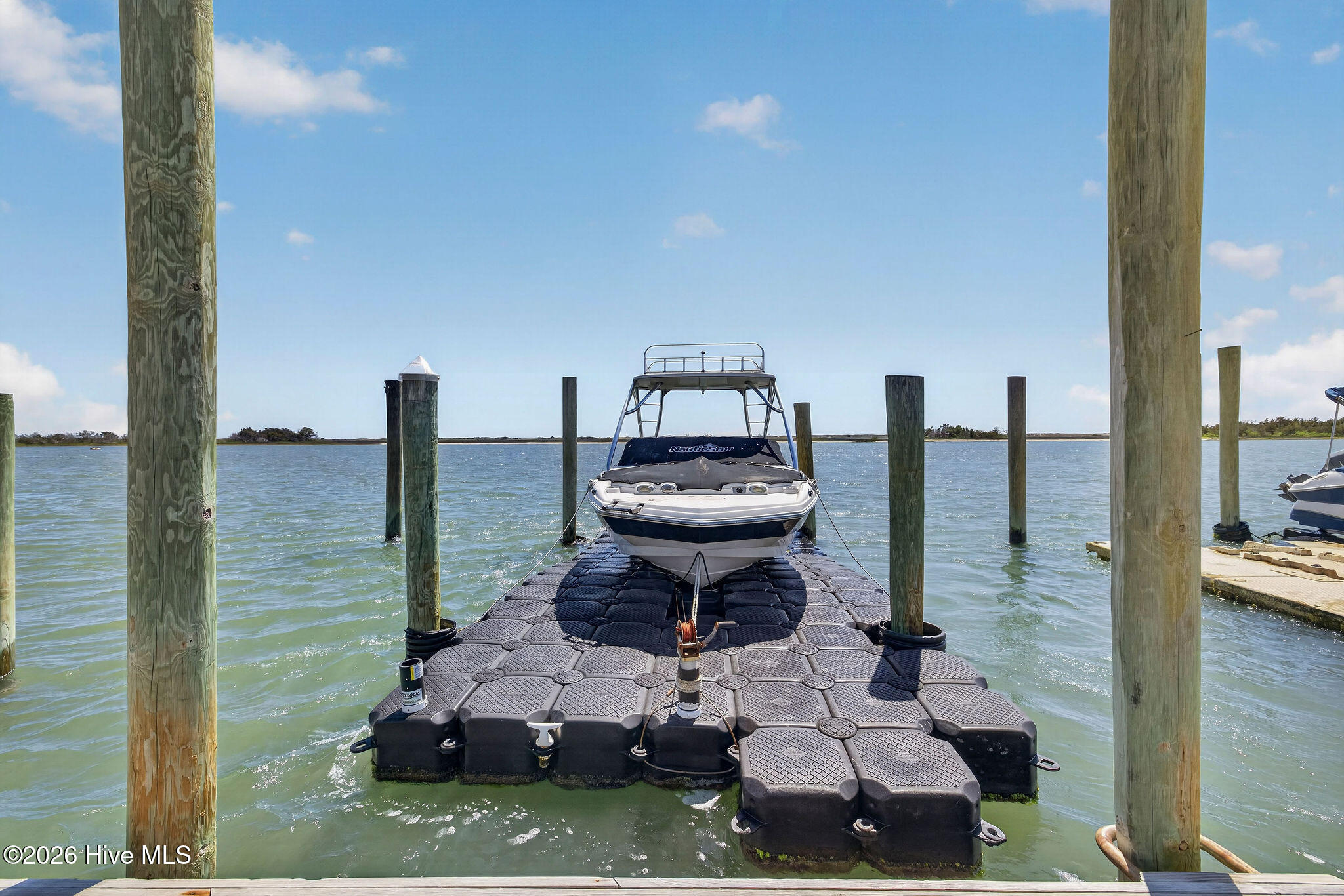 100570117 | Photo 47