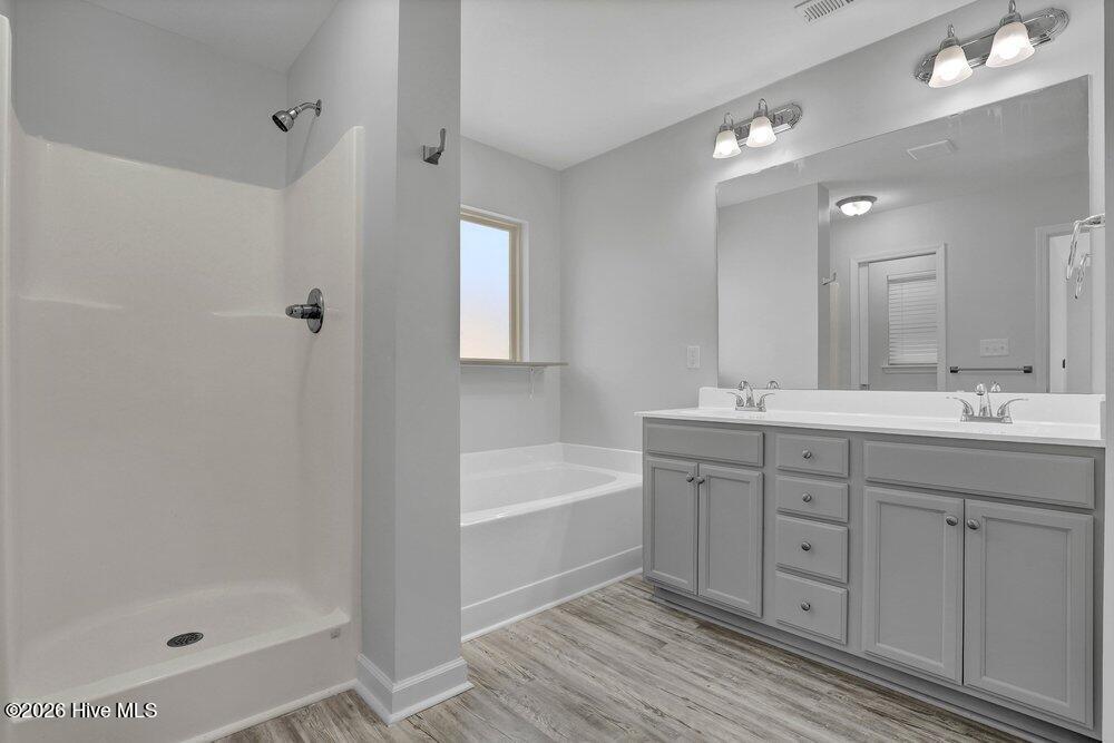 100567817 | Photo 15