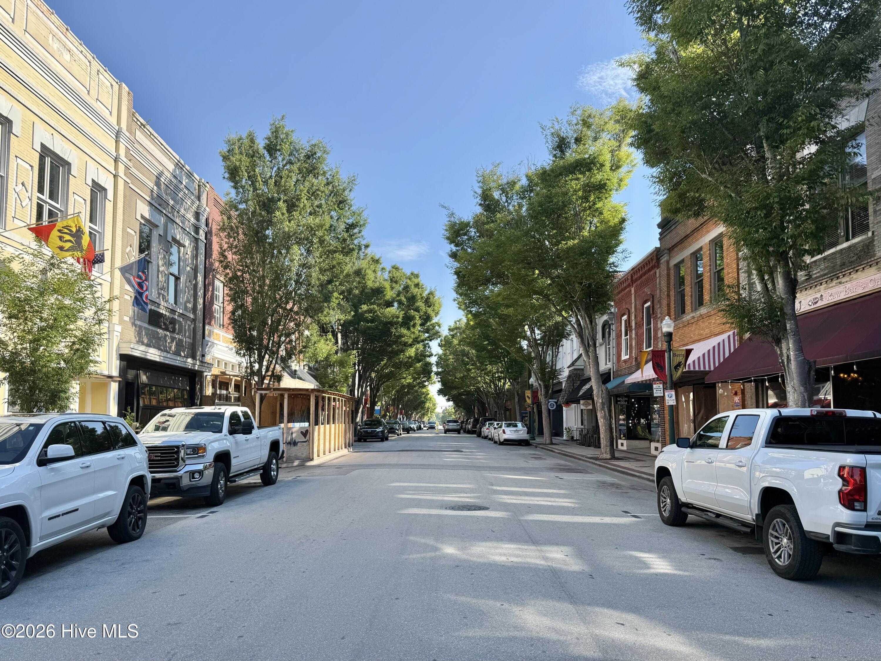 2nd image of 212 Middle St, New Bern, NC 28560