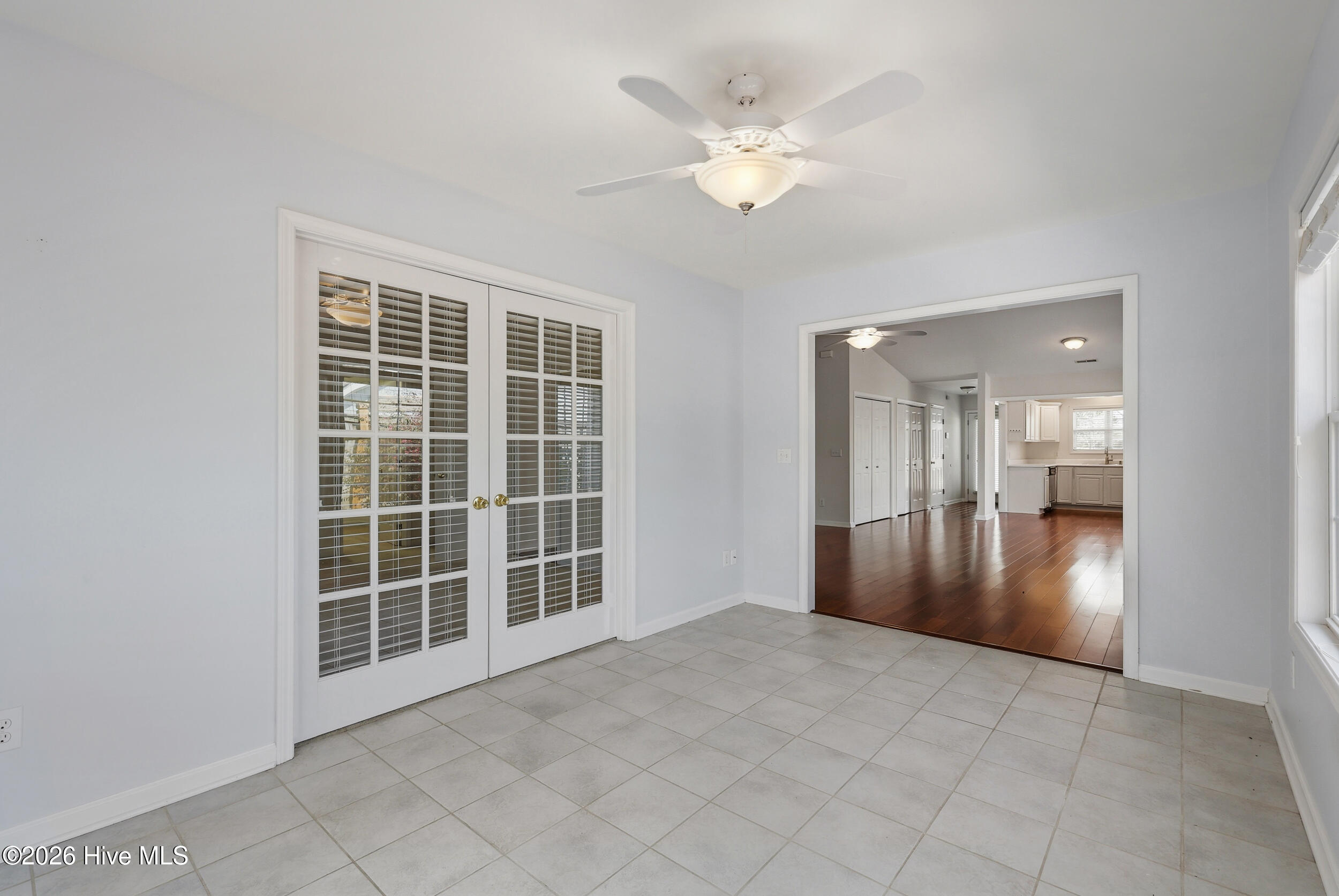 100511628 | Photo 26