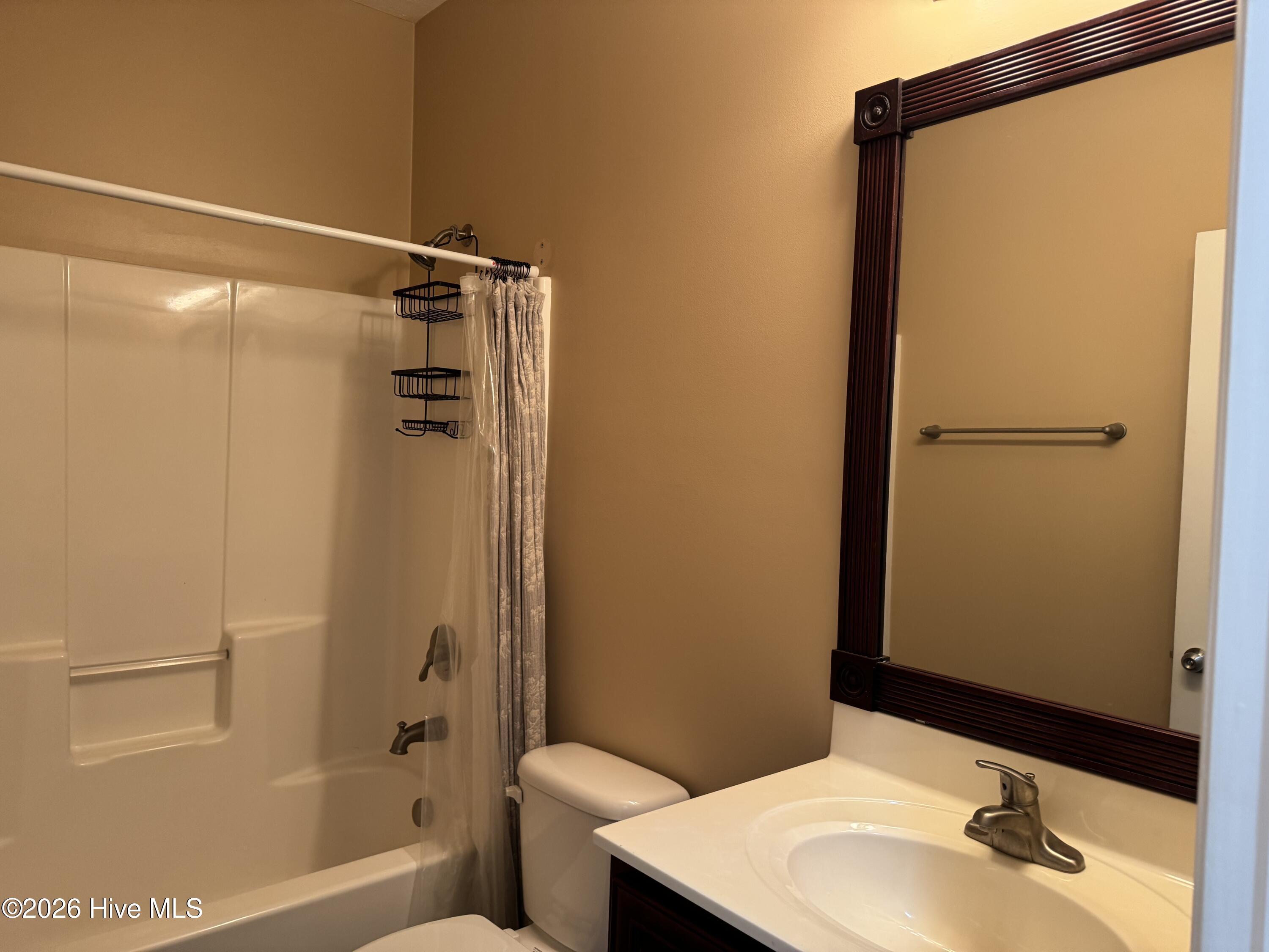 100560976 | Photo 11