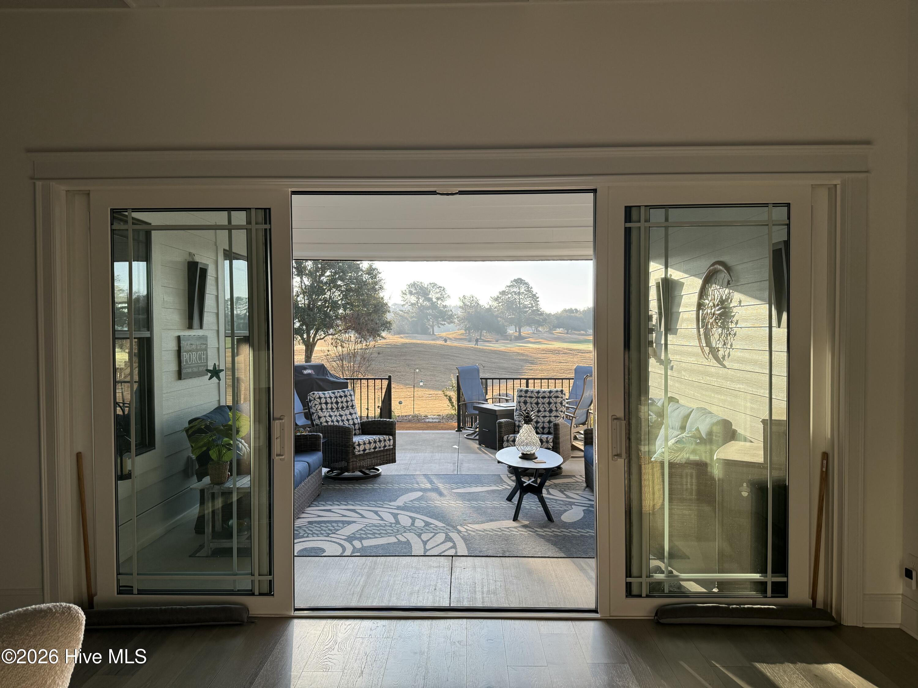 100547698 | Photo 53