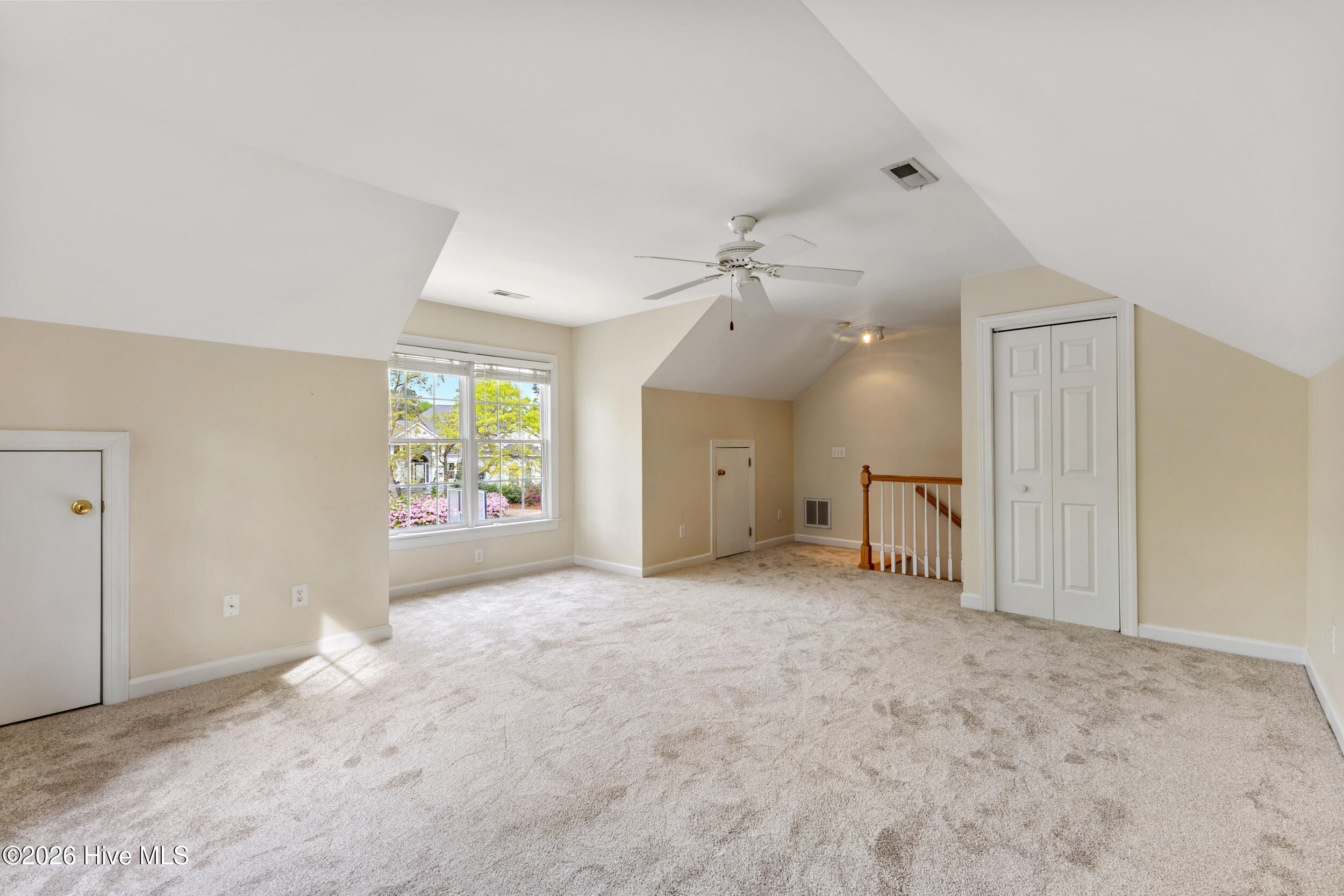 100566645 | Photo 26