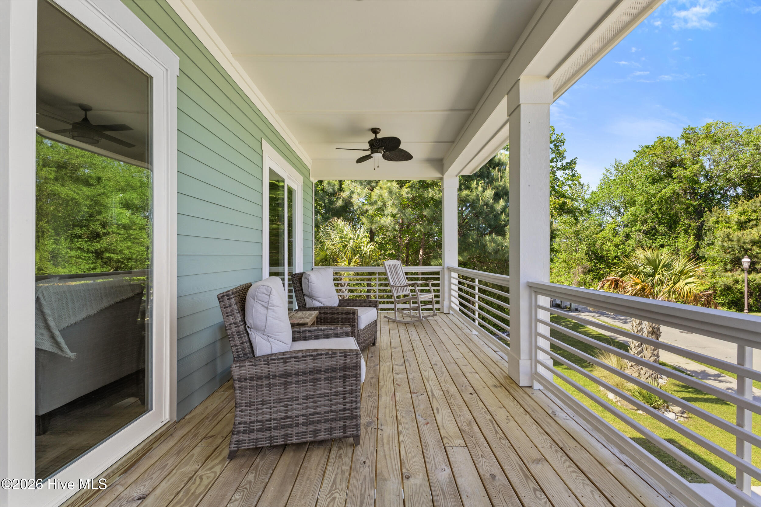 100570688 | Photo 51