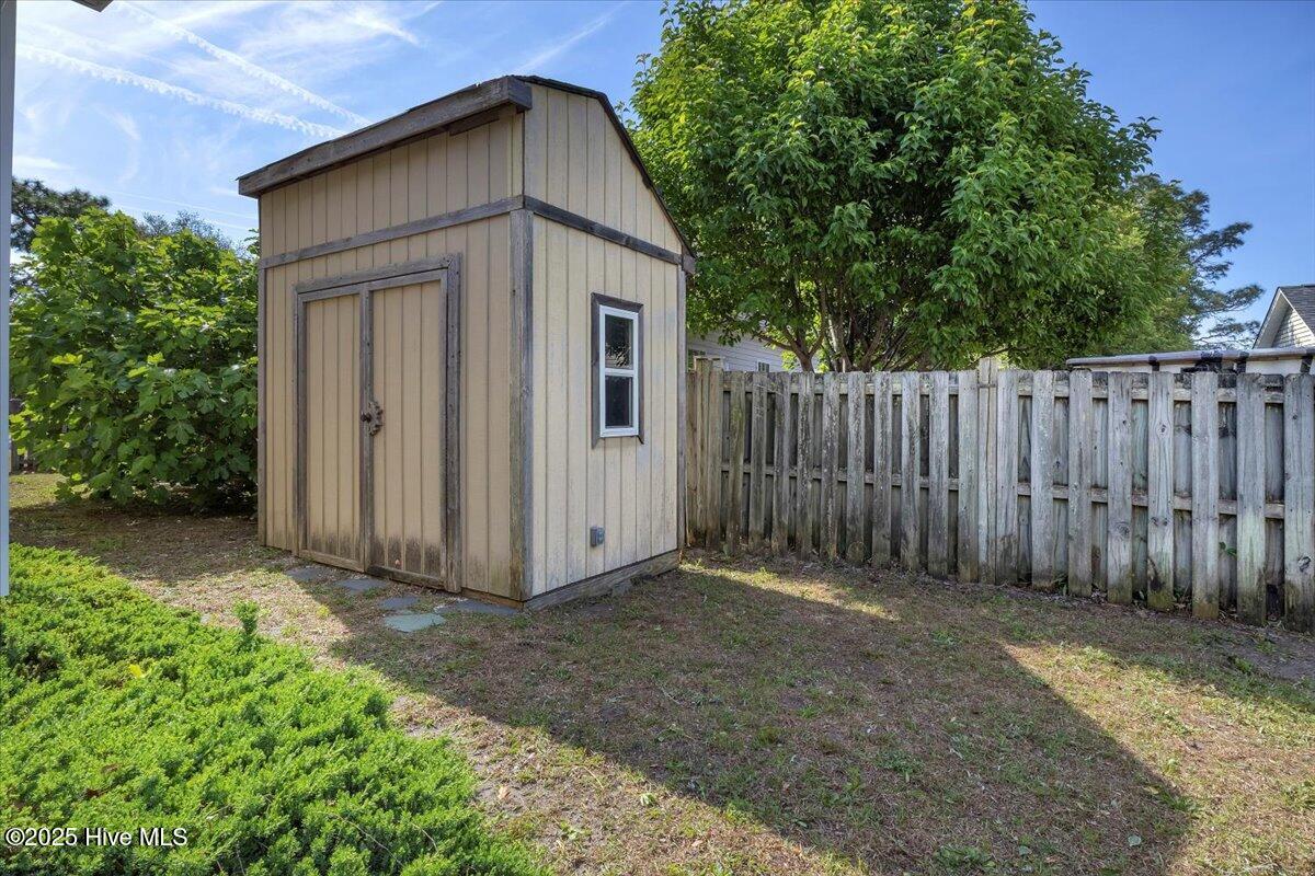 100549316 | Photo 23