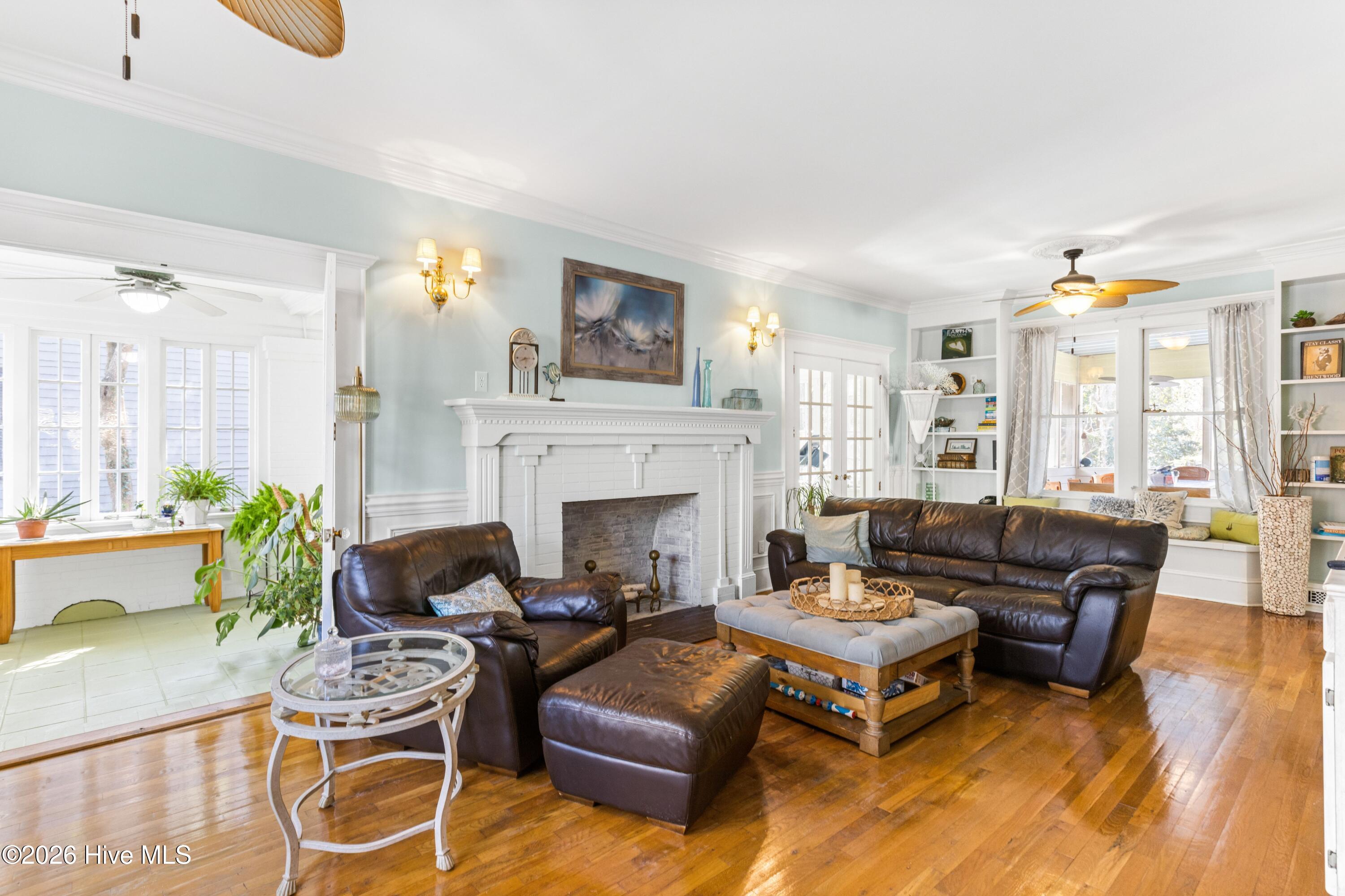 100560142 | Photo 11