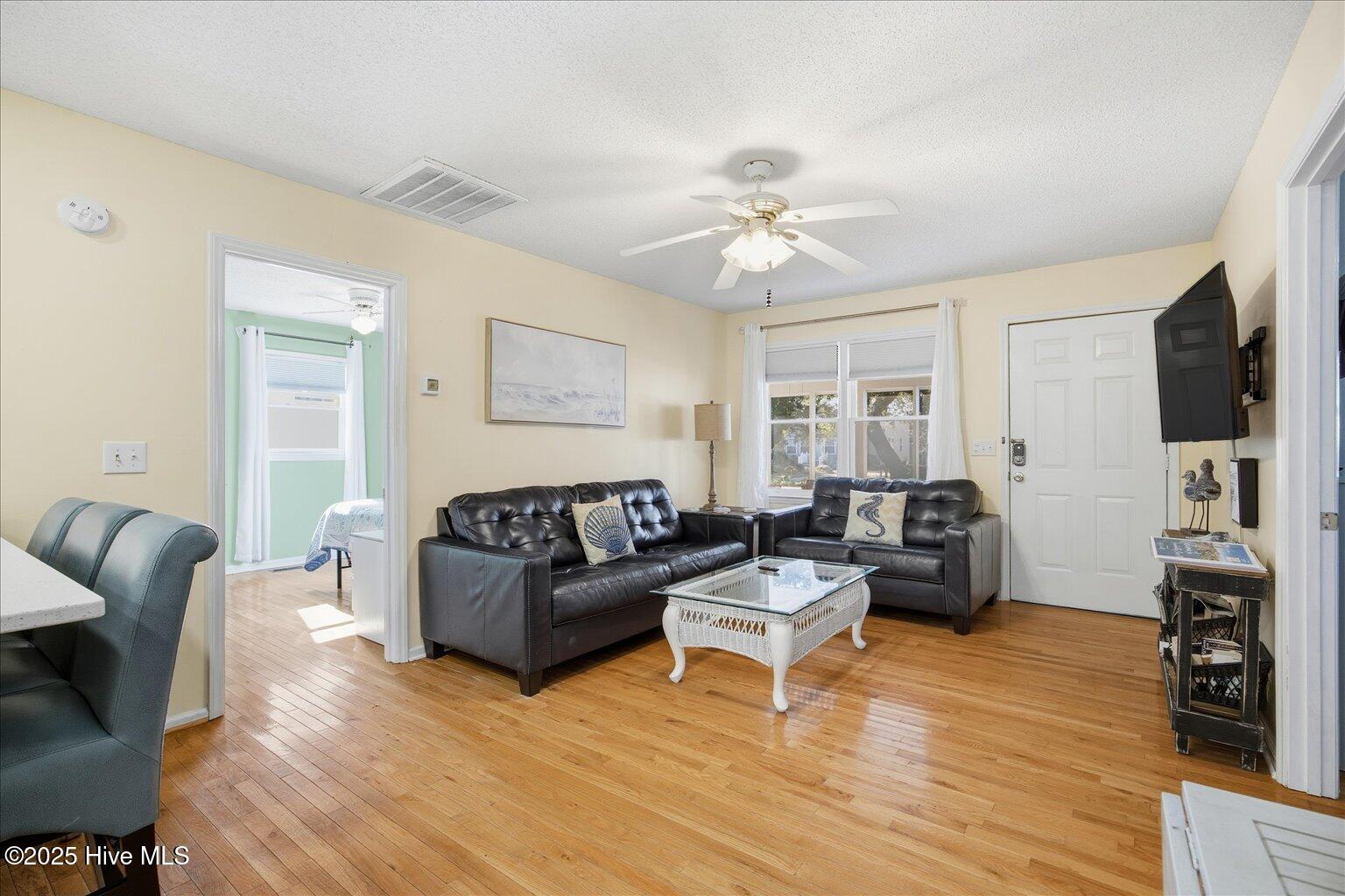 100546688 | Photo 16