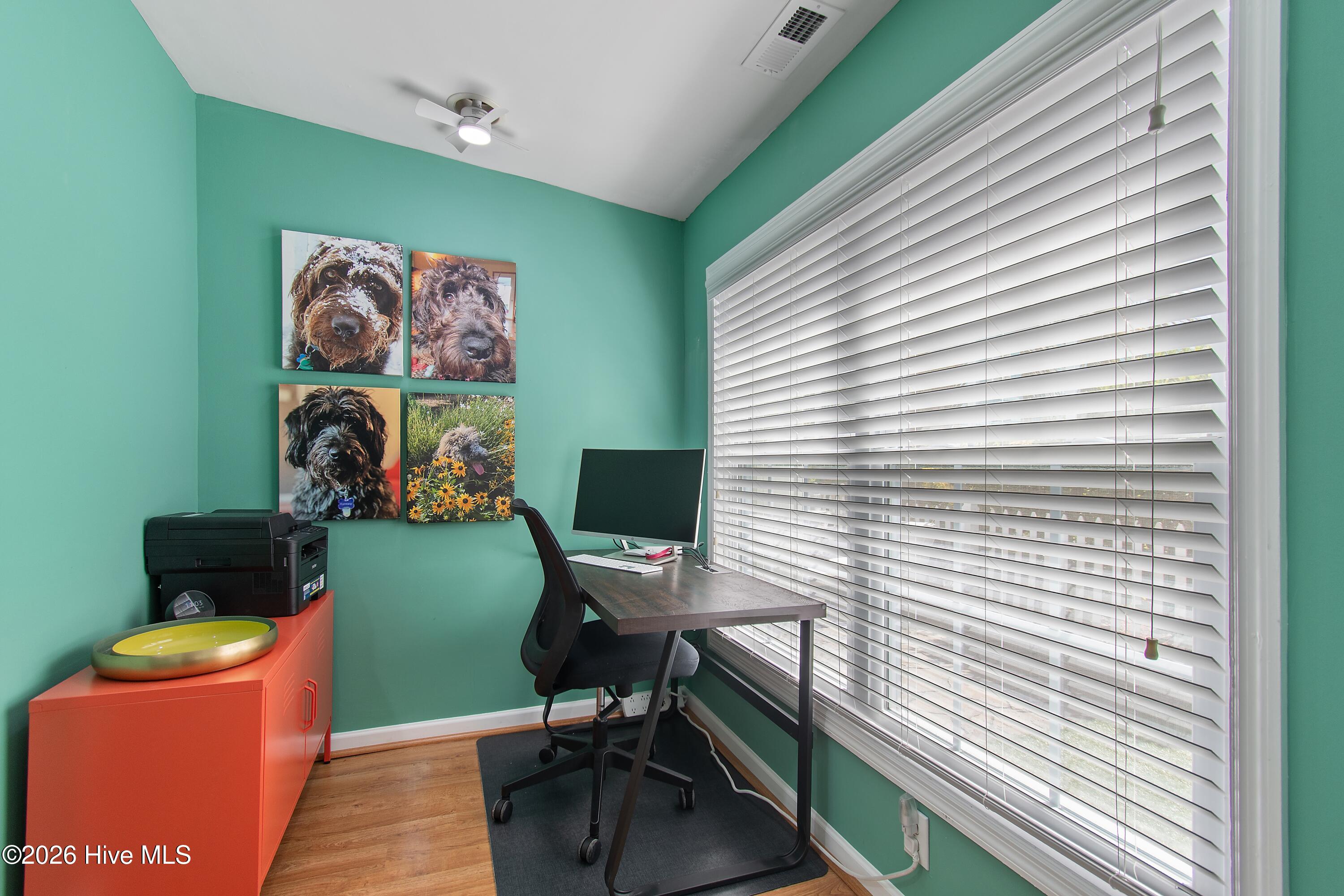 100570489 | Photo 44