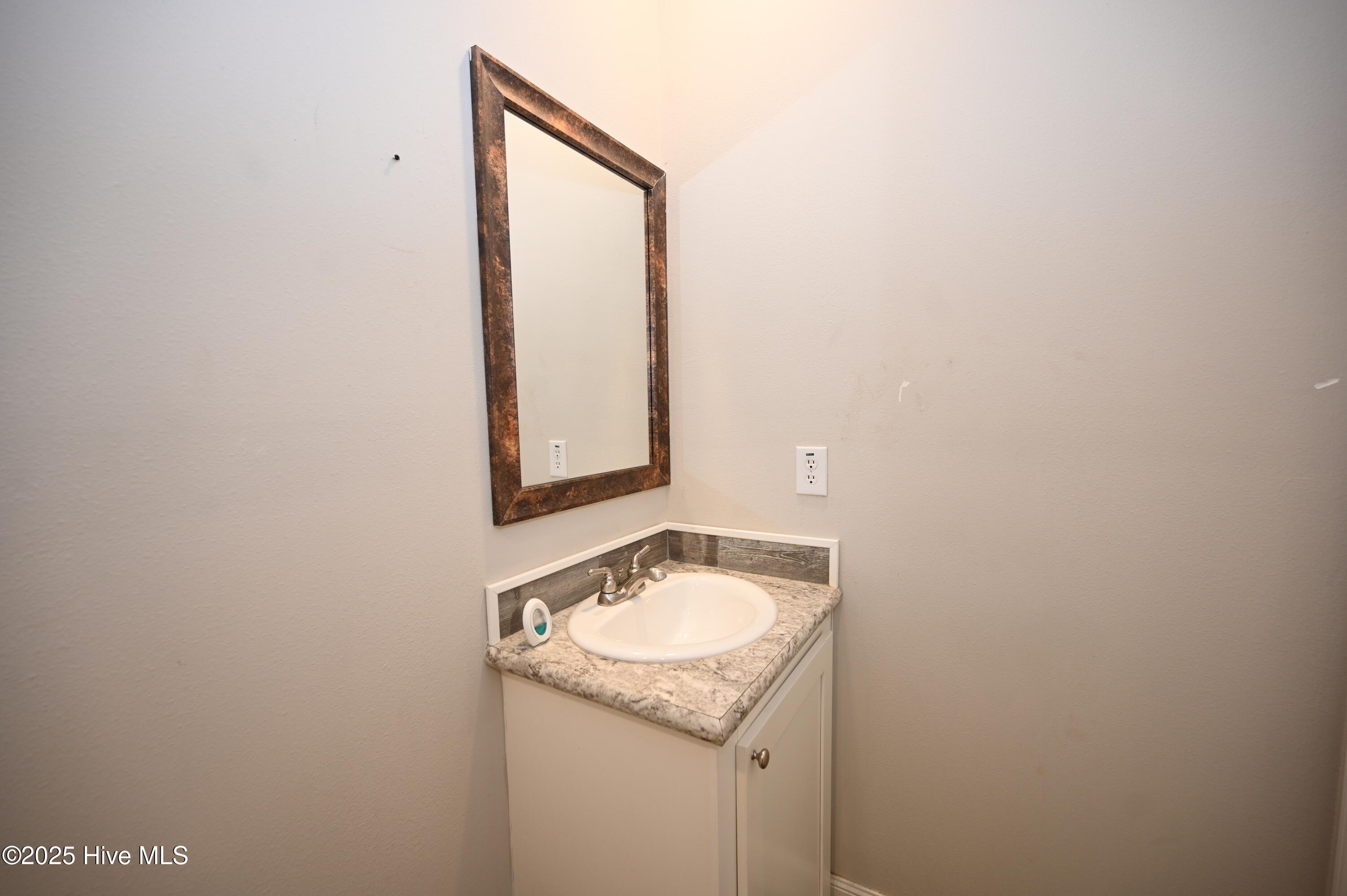 100541262 | Photo 35