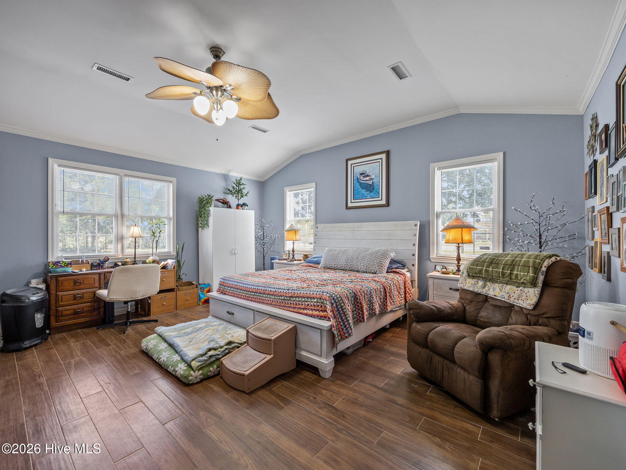 100566121 | Photo 38