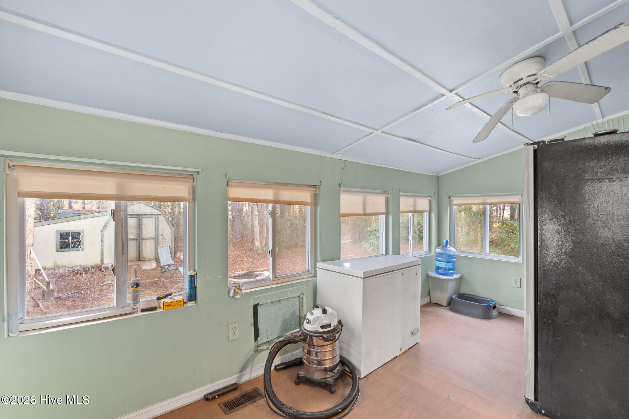 100557144 | Photo 37