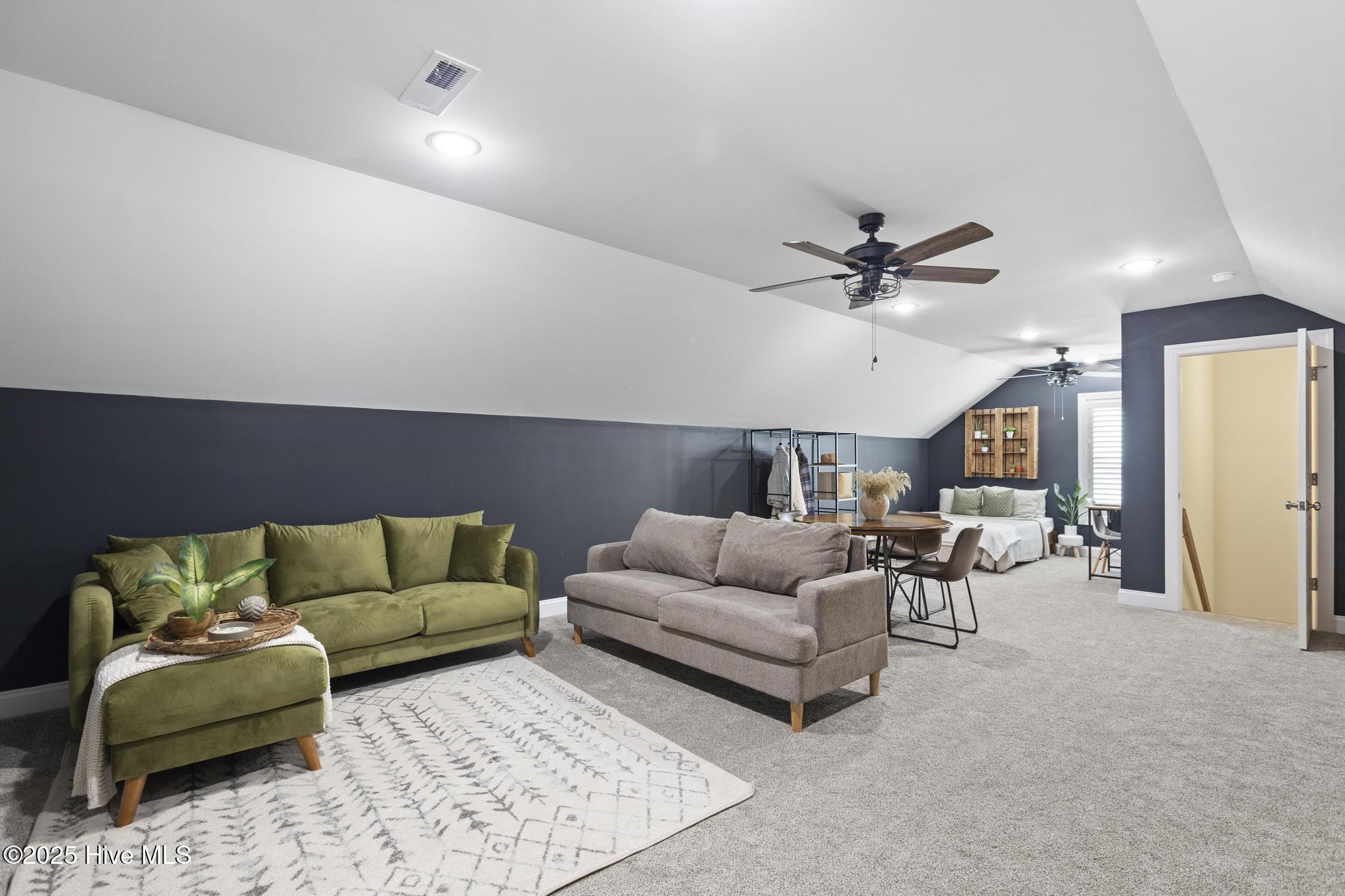 100516290 | Photo 47