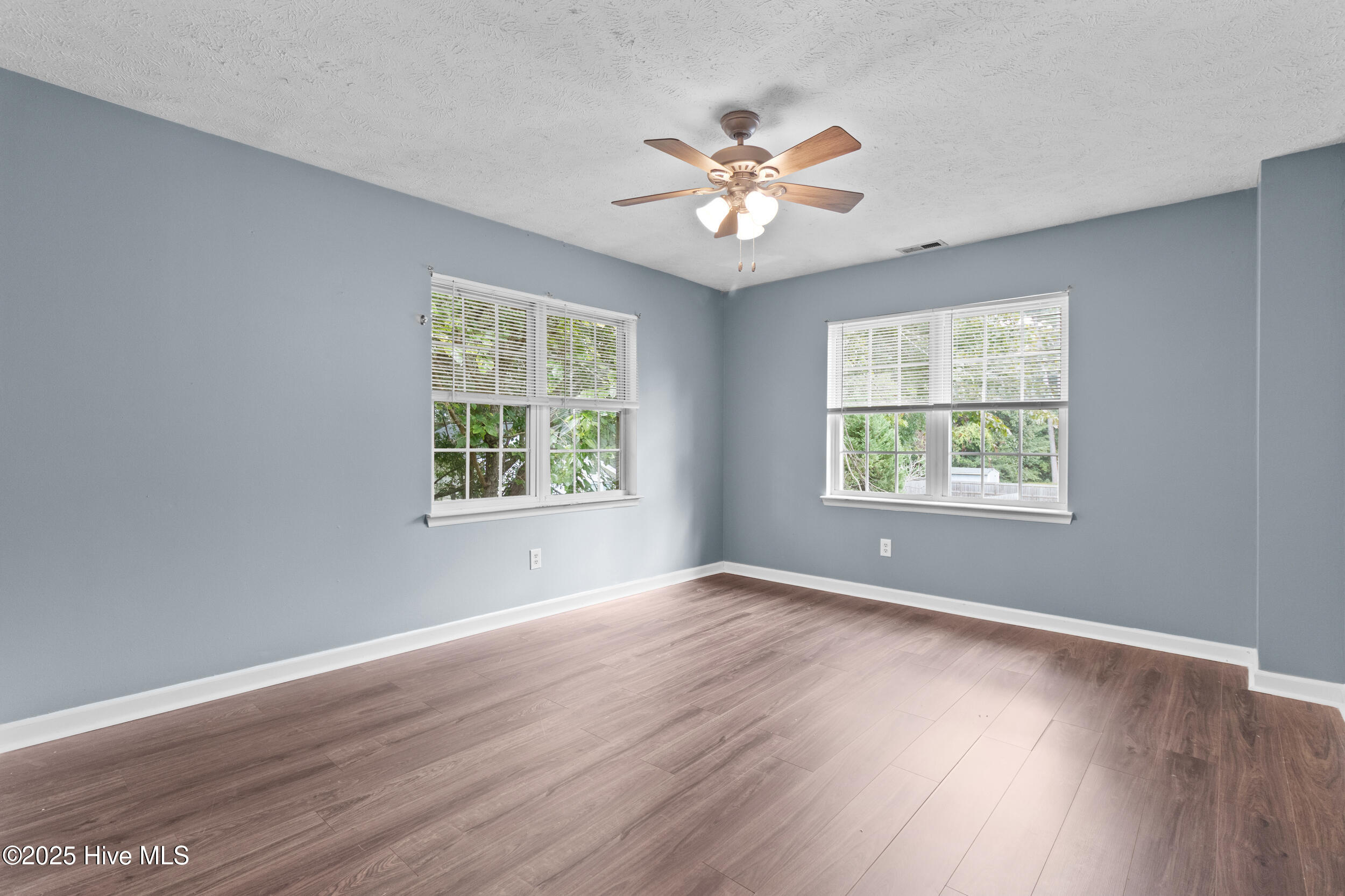 100531865 | Photo 27