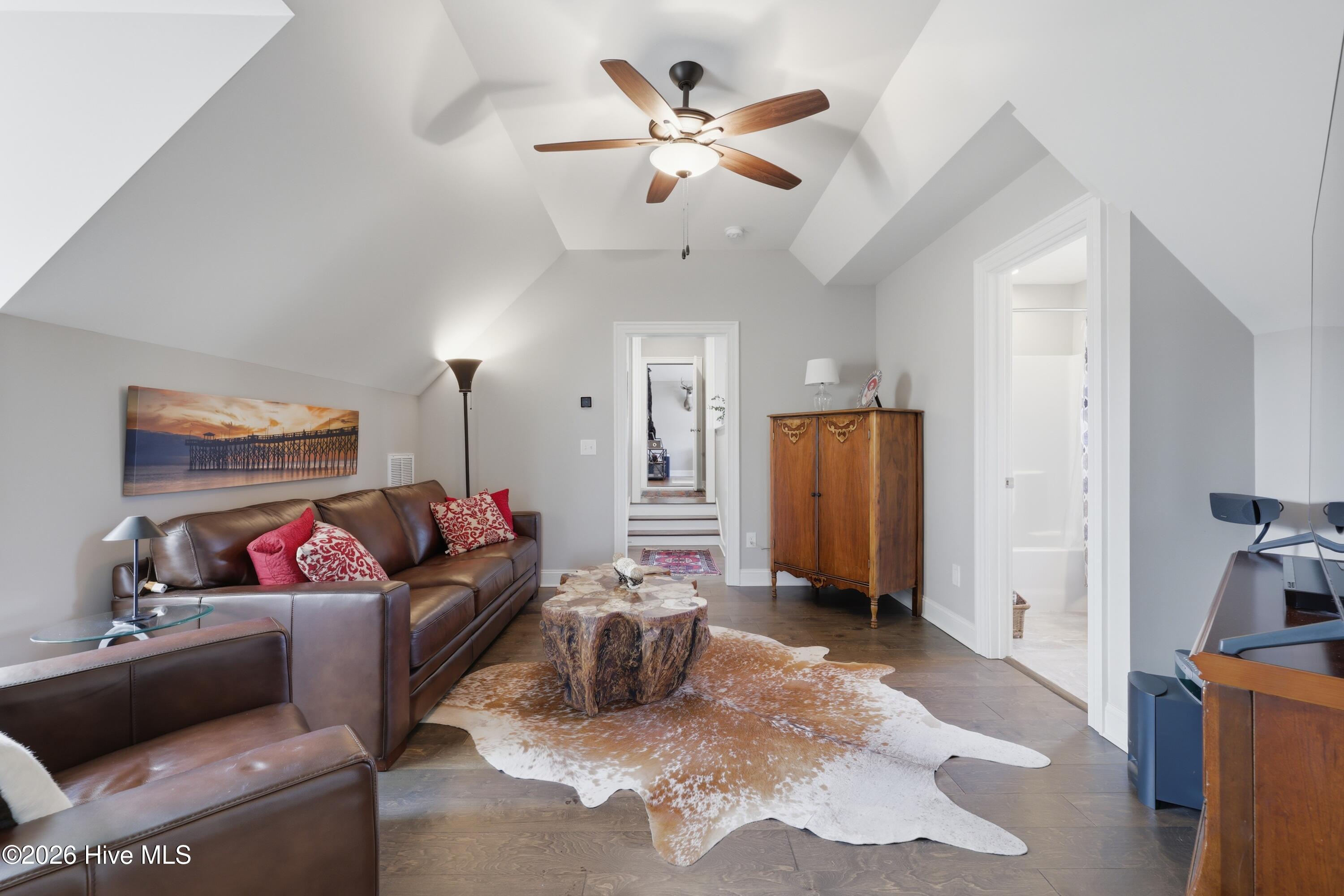 100560697 | Photo 56