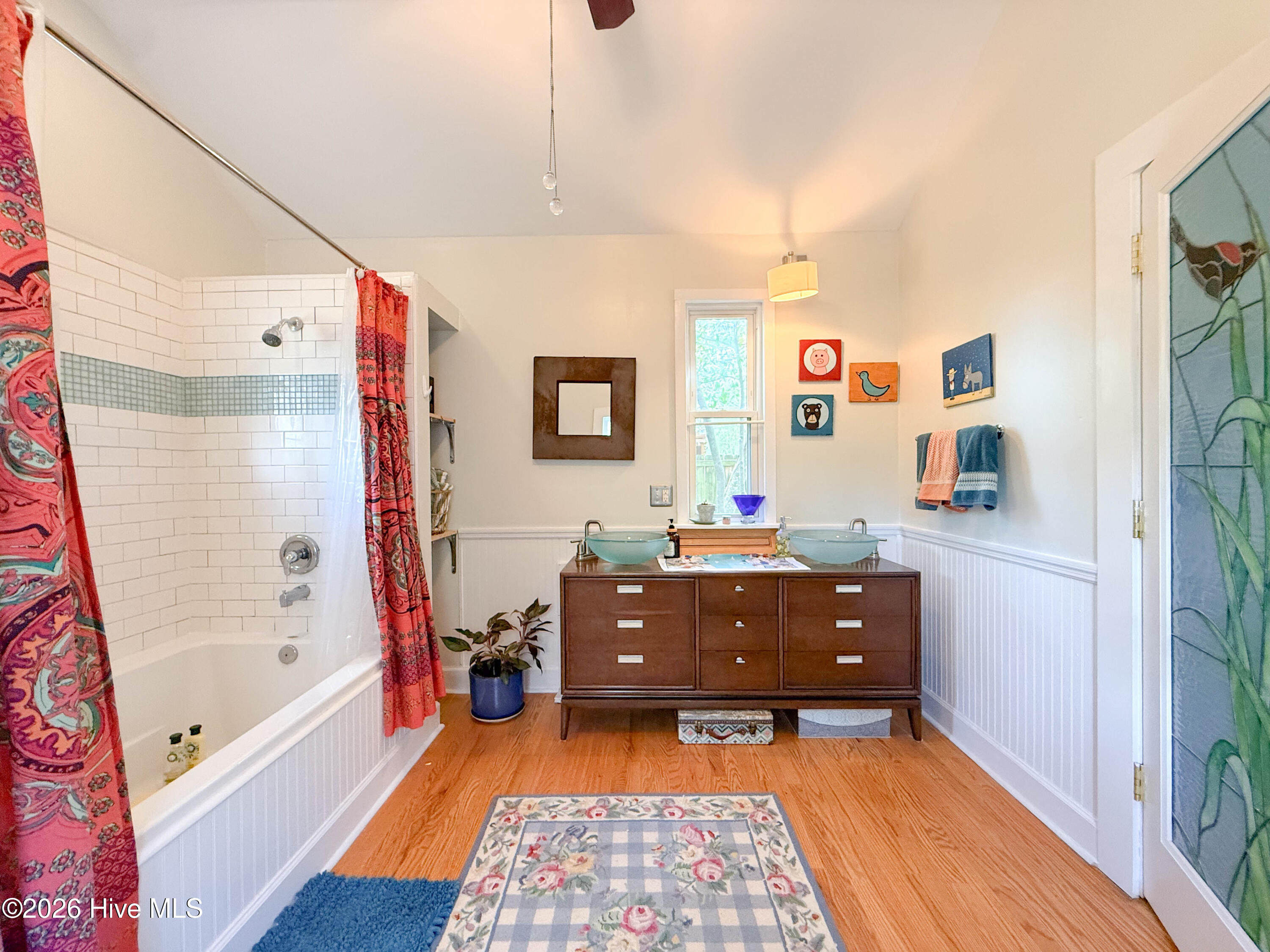 100560298 | Photo 38