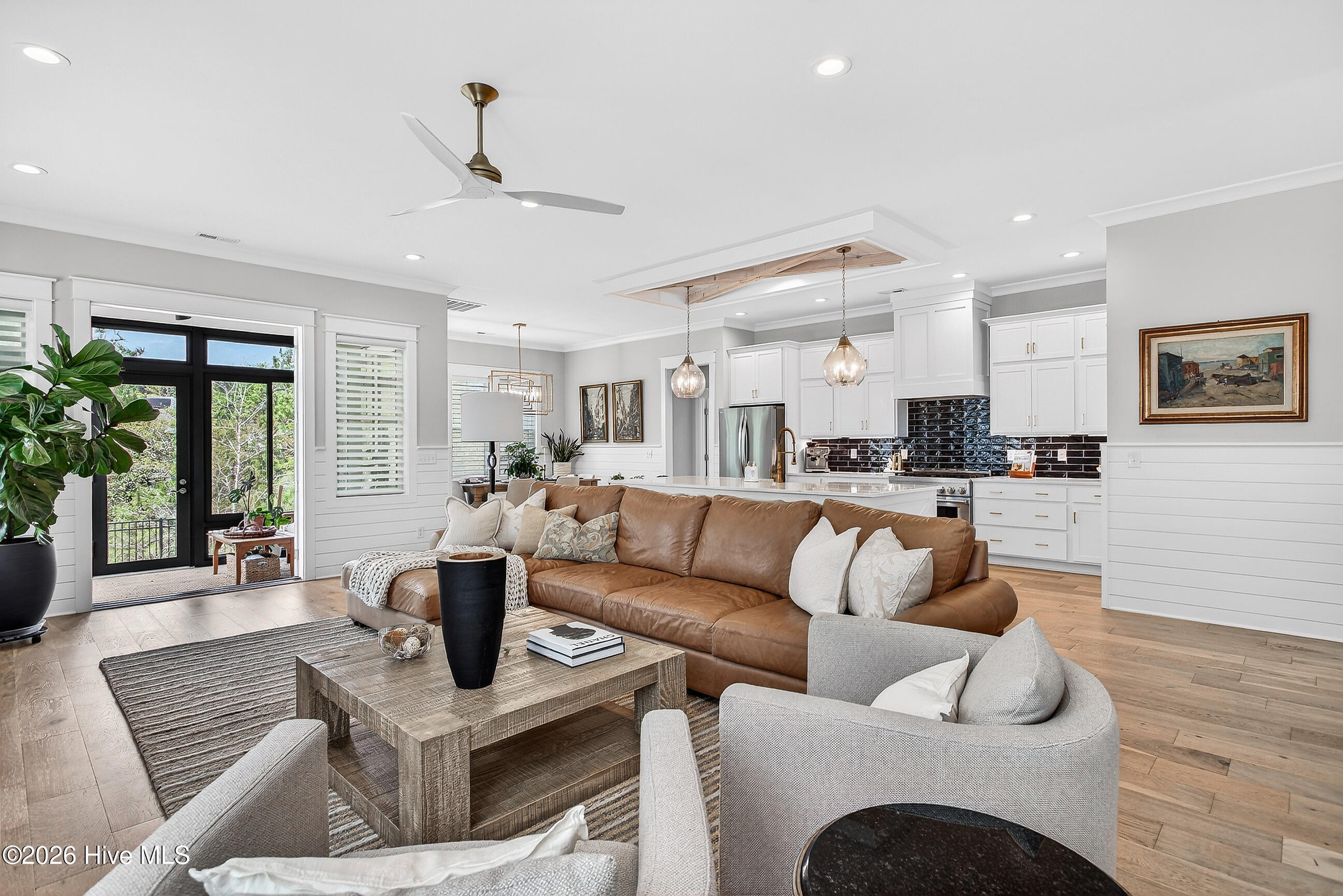 100564541 | Photo 14