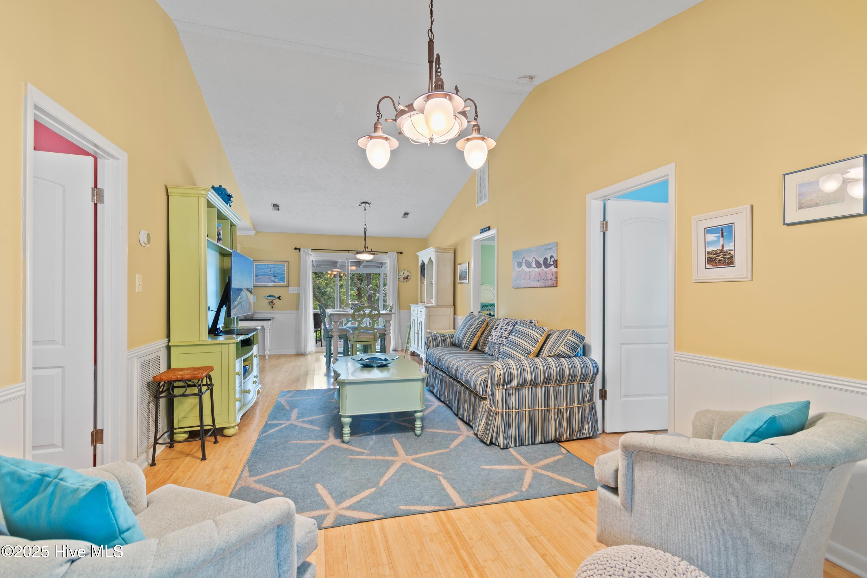 100535762 | Photo 29