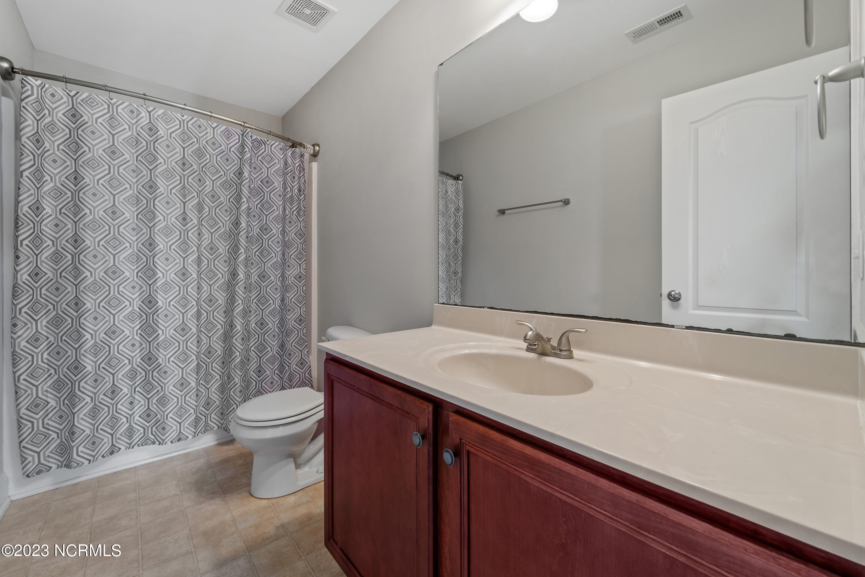 100570623 | Photo 16