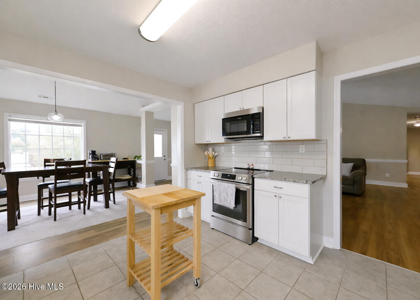 100562387 | Photo 22