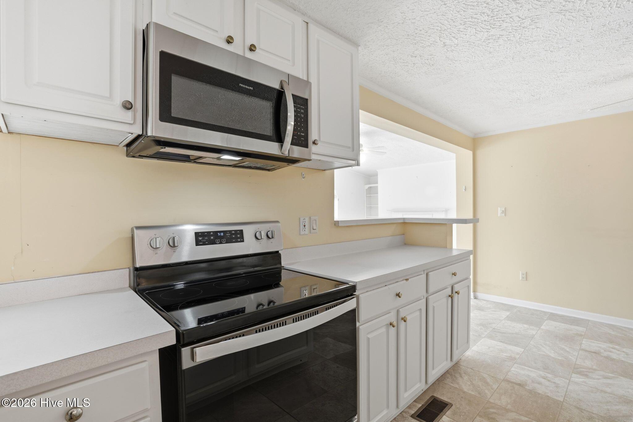 100556115 | Photo 46