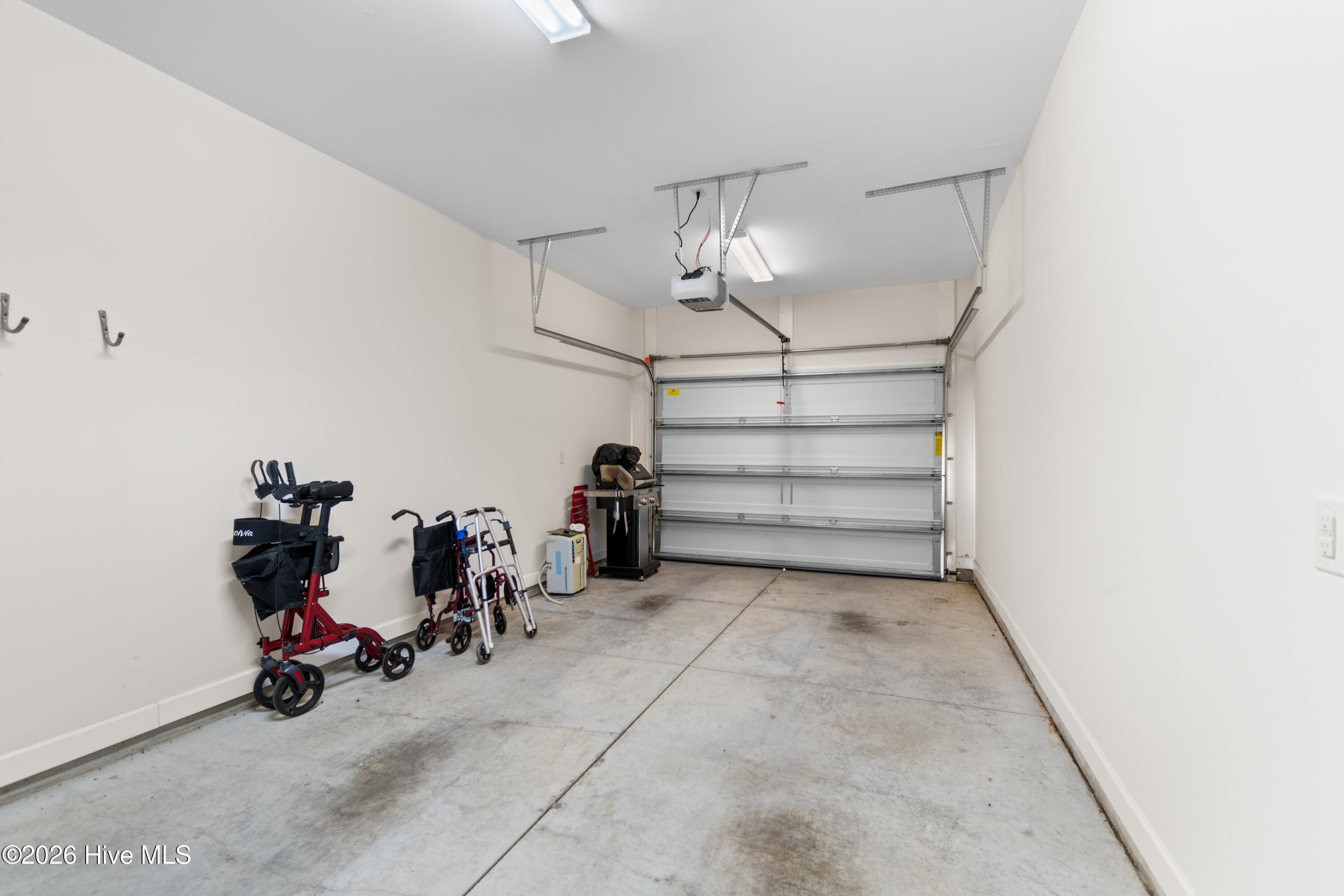 100561934 | Photo 39