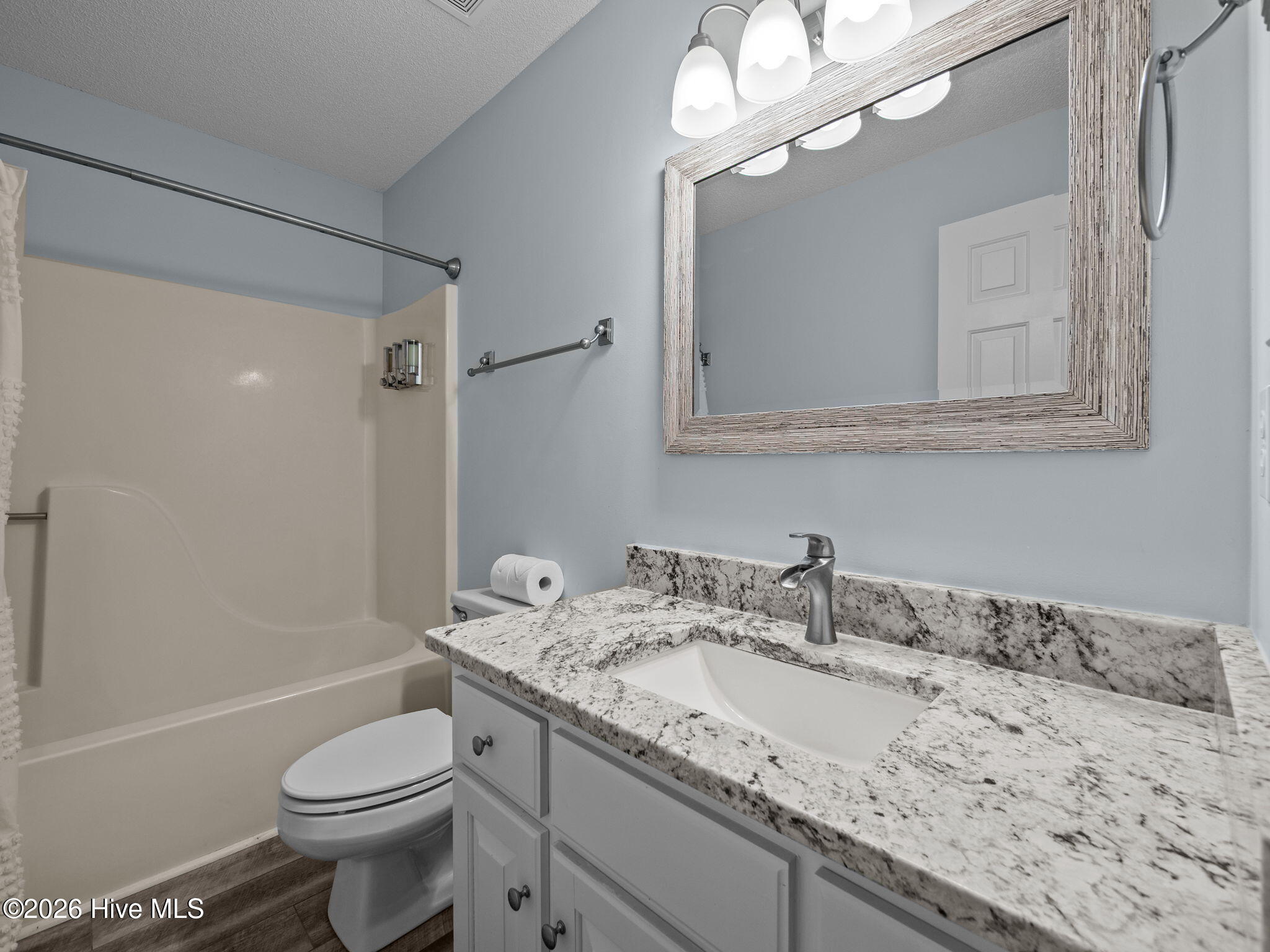 100561465 | Photo 15