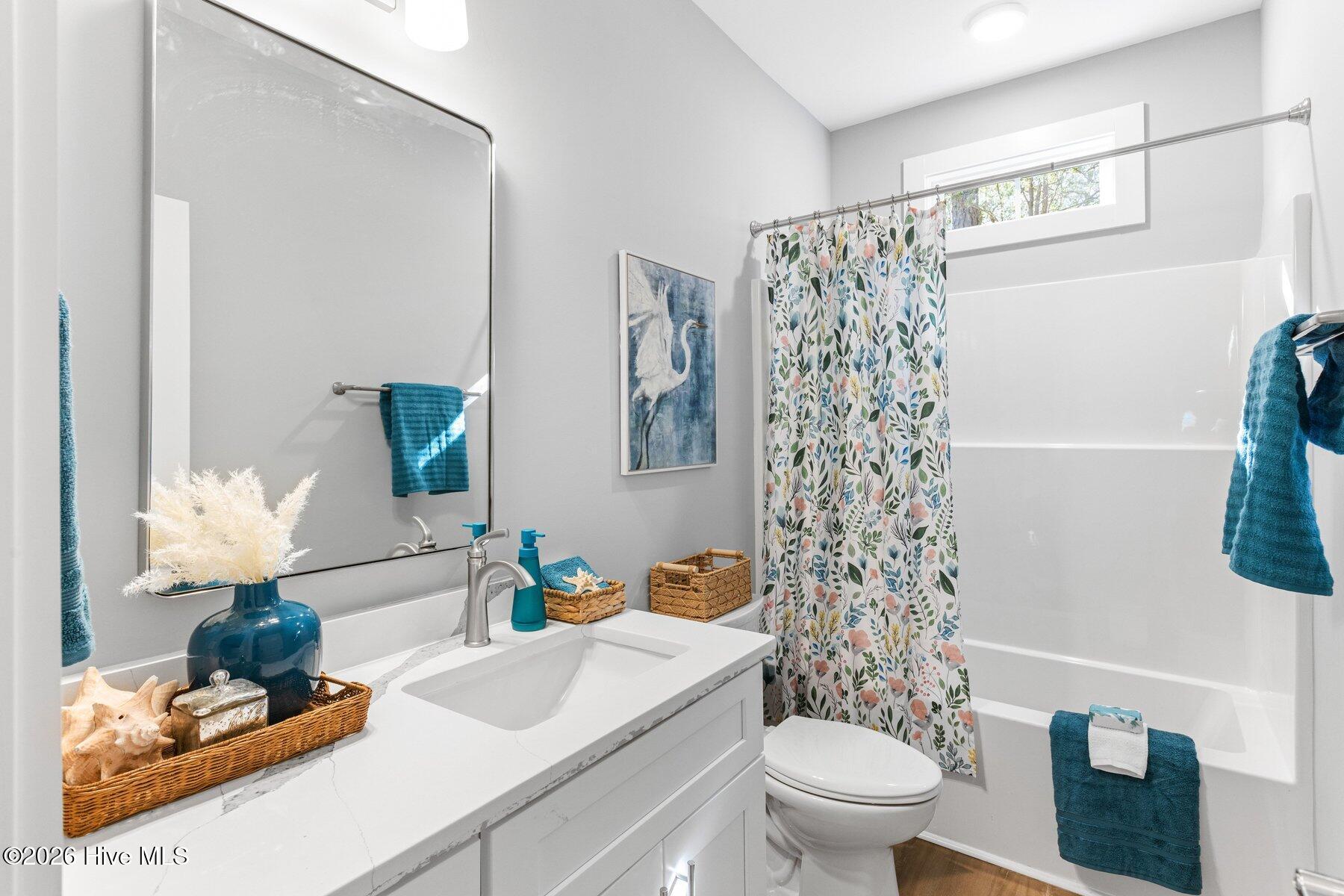 100554265 | Photo 33