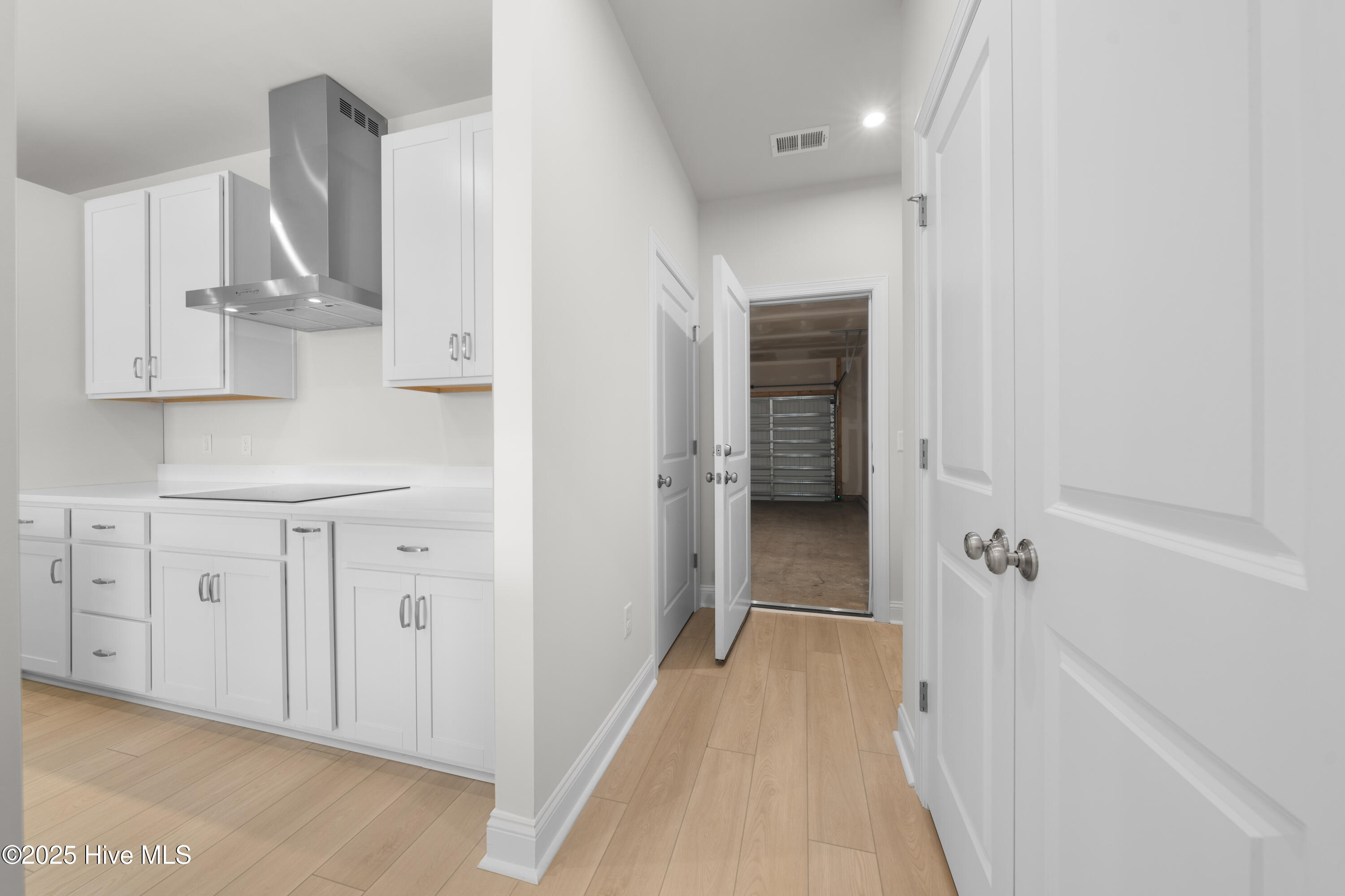 100565958 | Photo 22