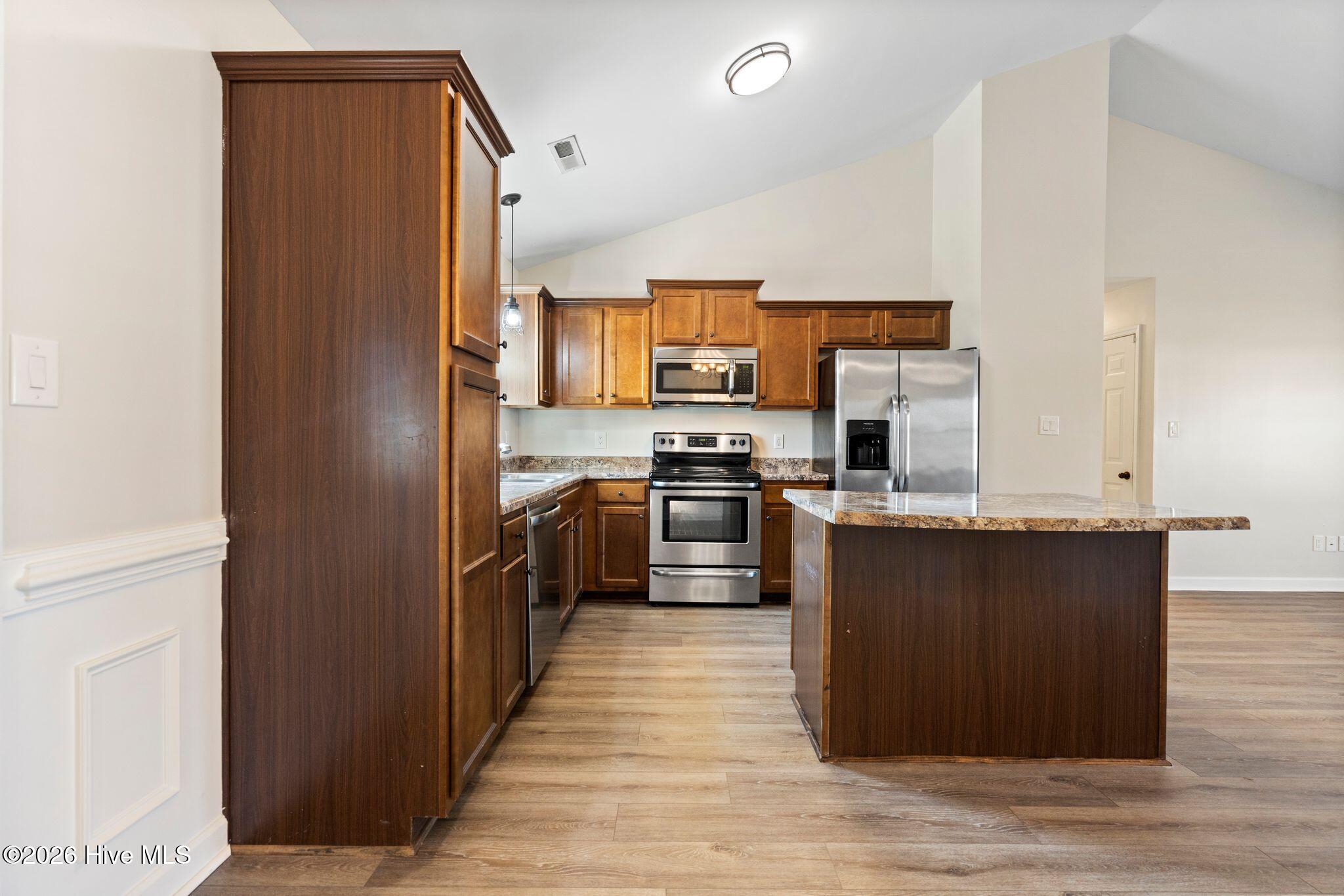 100559181 | Photo 12