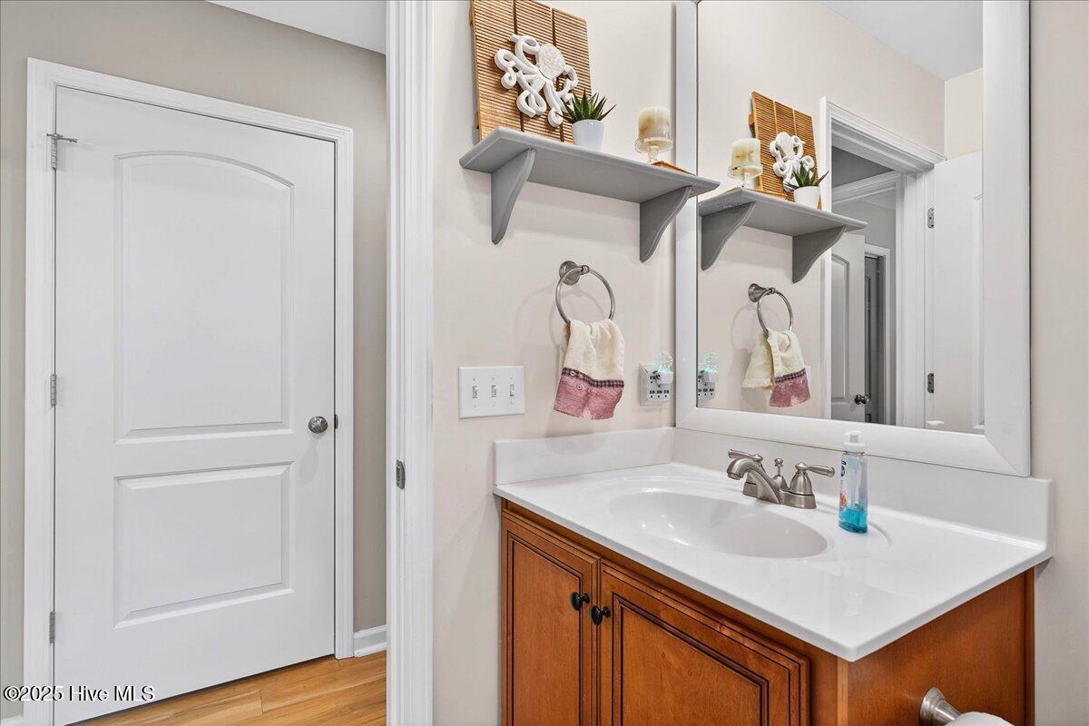 100530290 | Photo 32