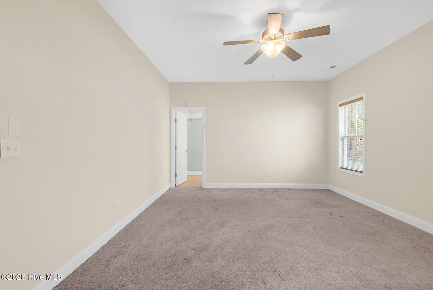 100566438 | Photo 12