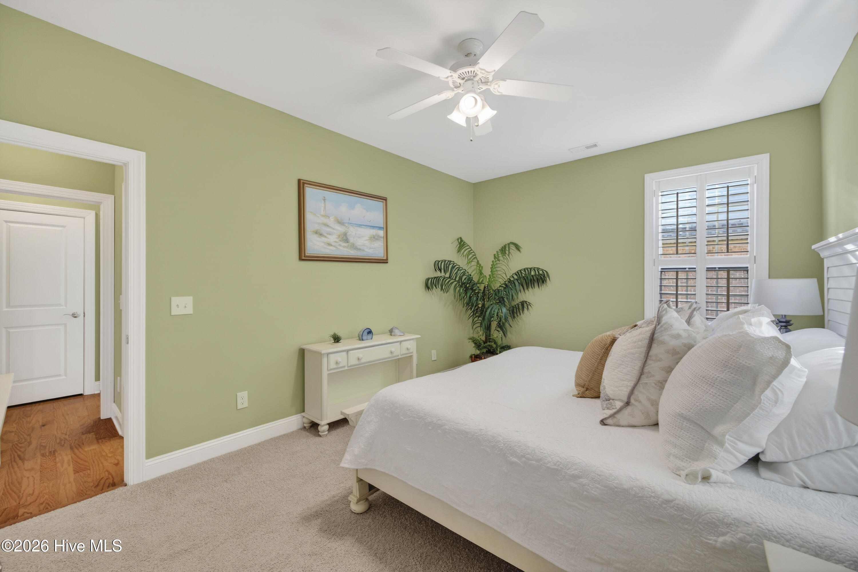 100550838 | Photo 32